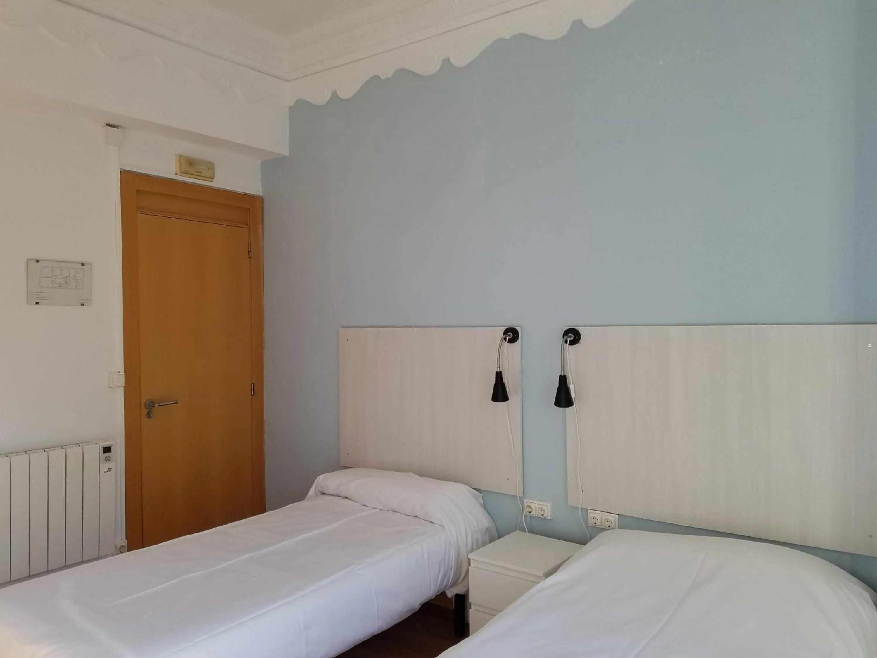 Bedroom, Bed in Russafa Youth Hostel