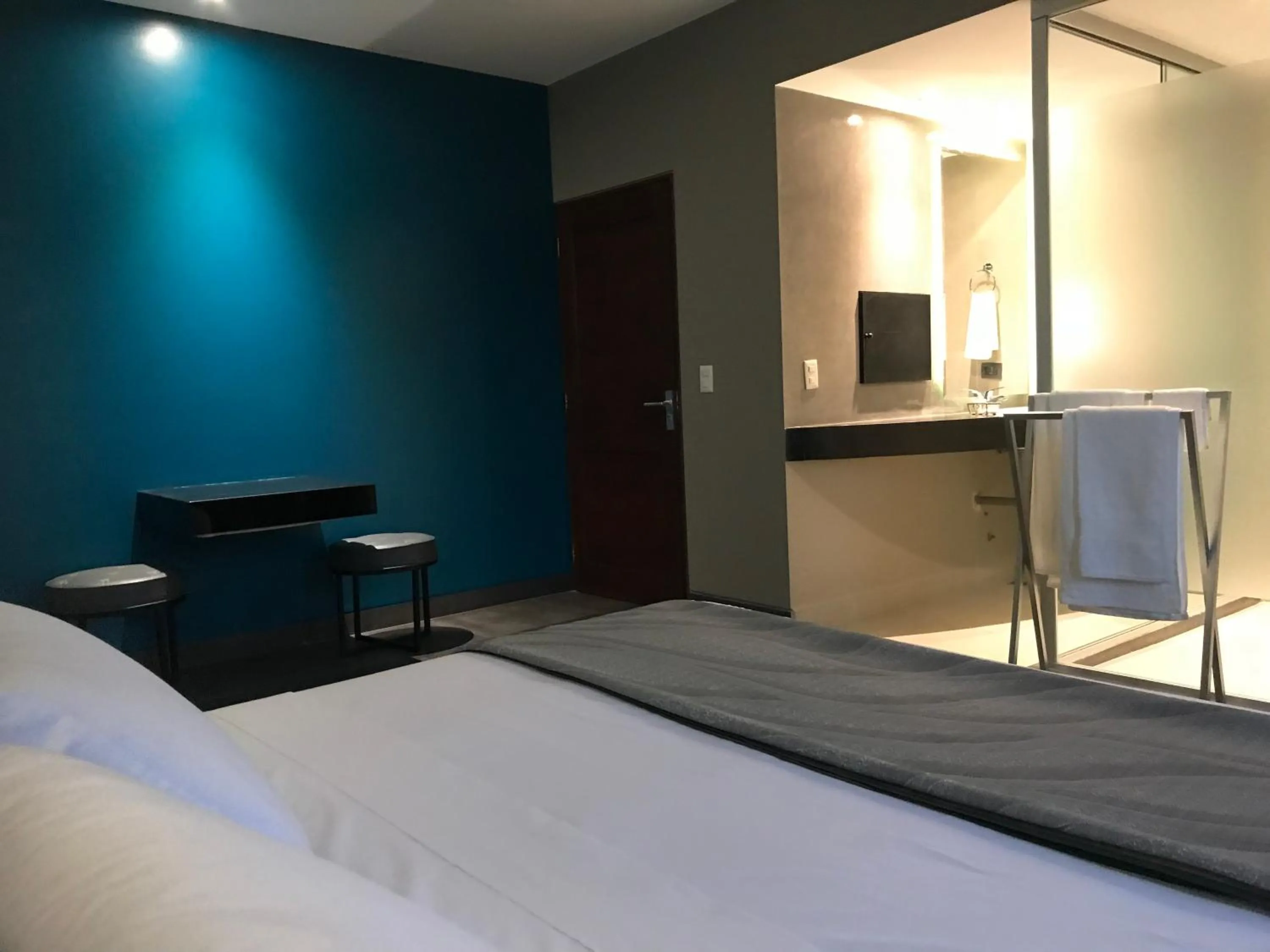 Shower, Bed in Hotel G