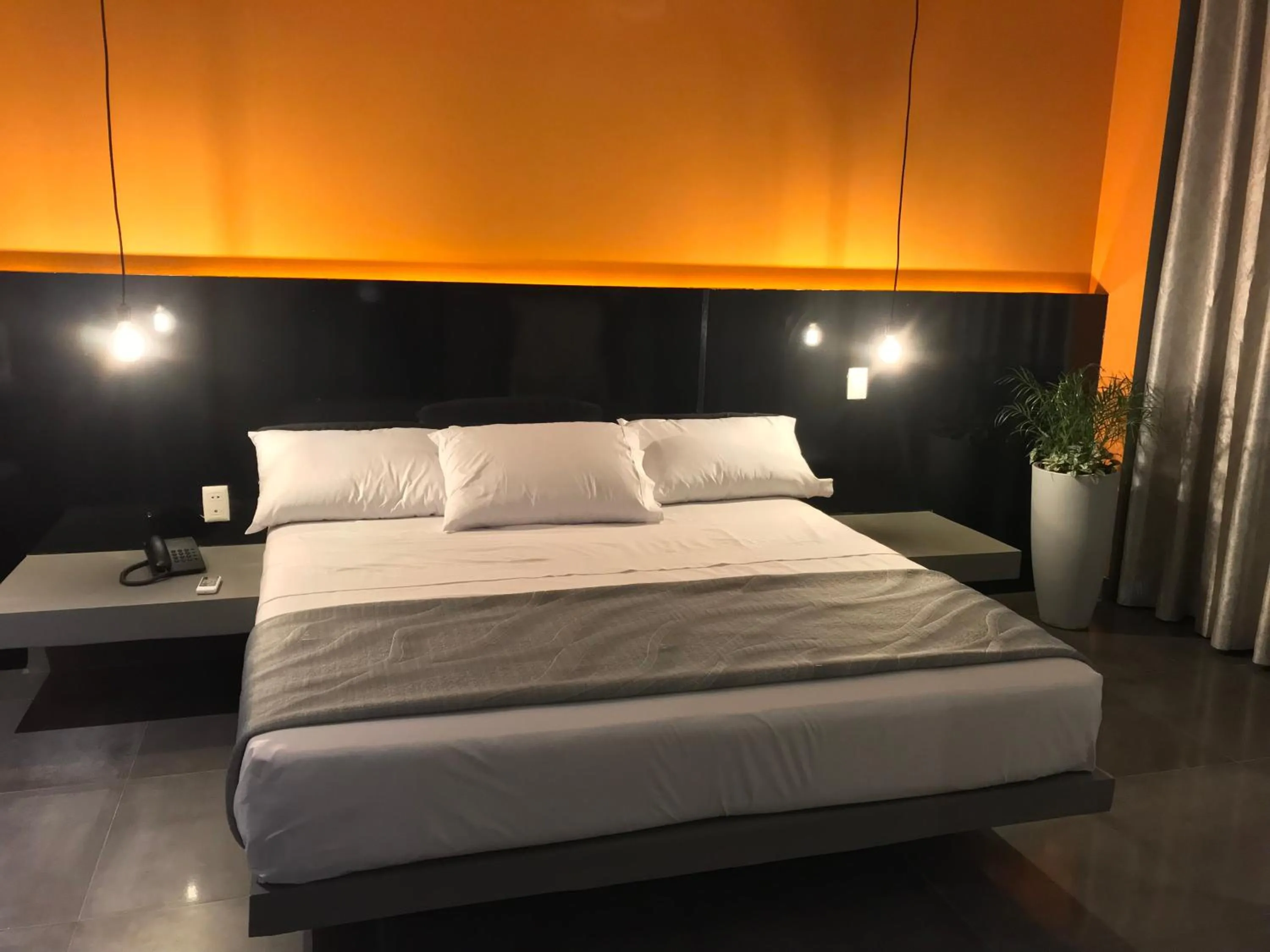 Shower, Bed in Hotel G