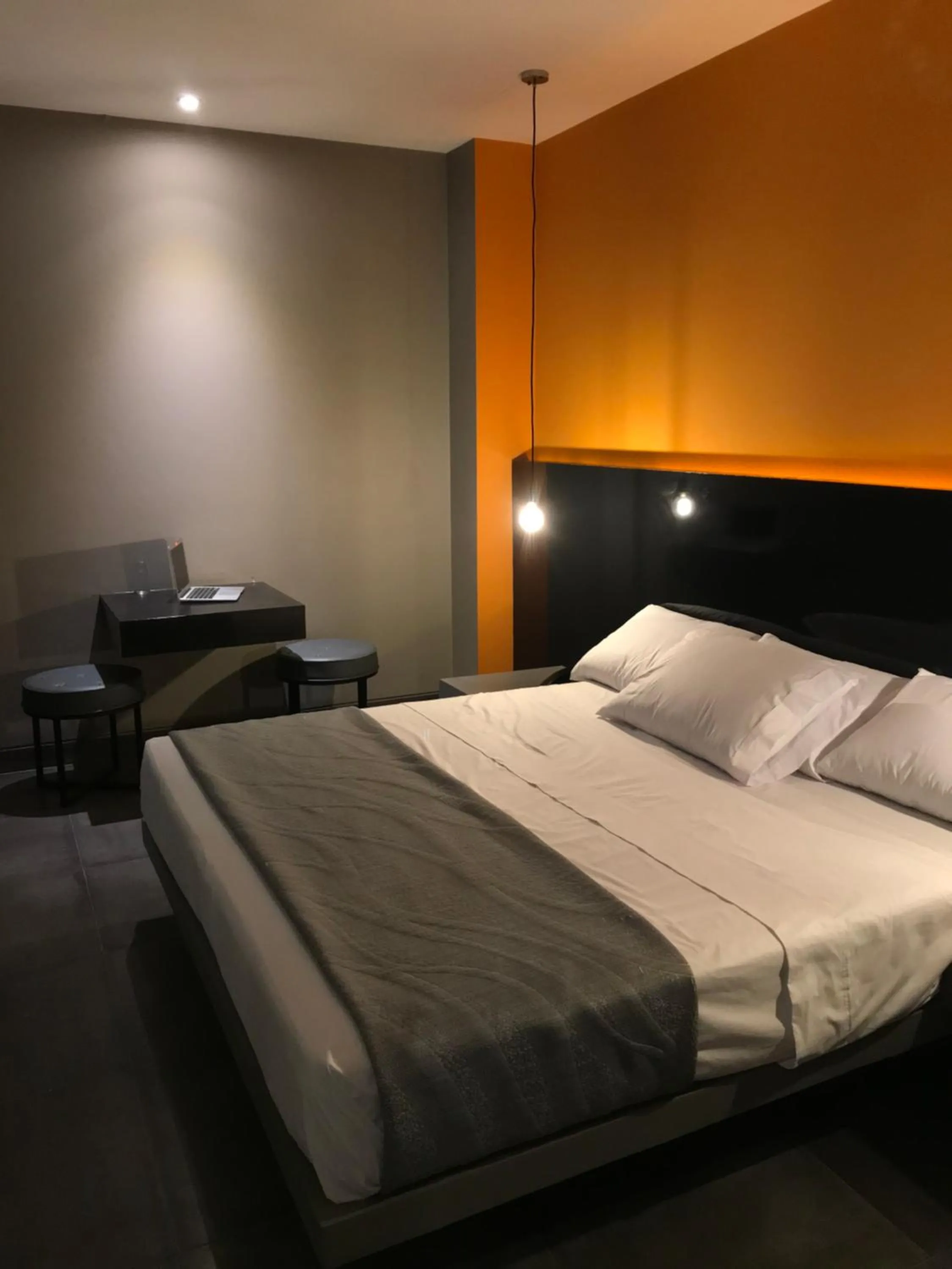 Shower, Bed in Hotel G