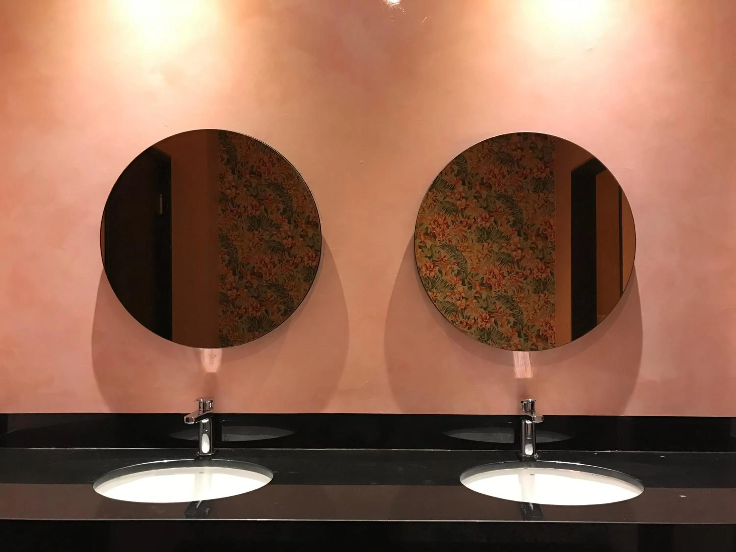 Restaurant/places to eat in Hotel G