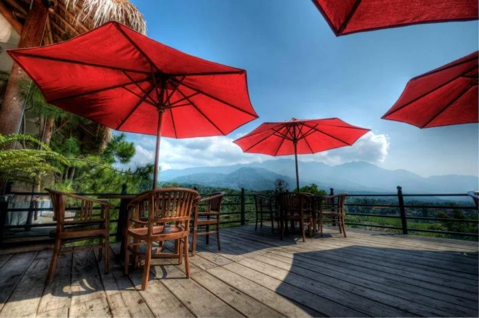 Restaurant/places to eat in Bukit Alamanda Resort