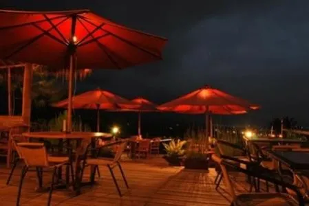 Restaurant/places to eat in Bukit Alamanda Resort