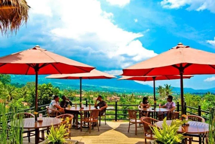 Restaurant/places to eat in Bukit Alamanda Resort