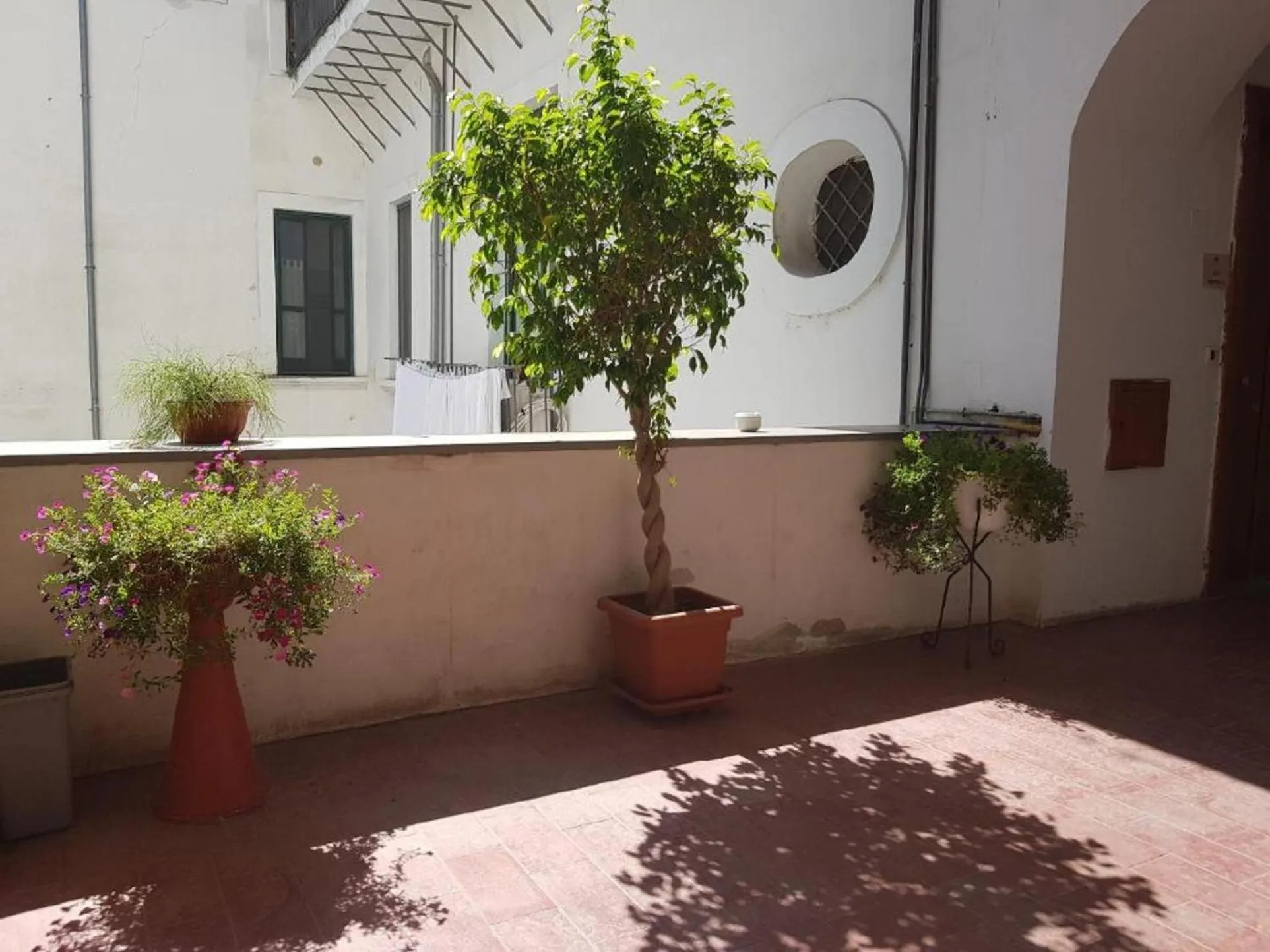 Facade/entrance in Art in B&B