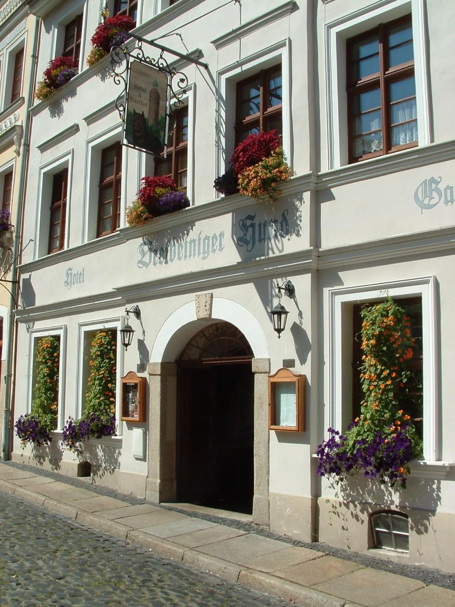 Facade/entrance in Hotel und Gasthof Dreibeiniger Hund