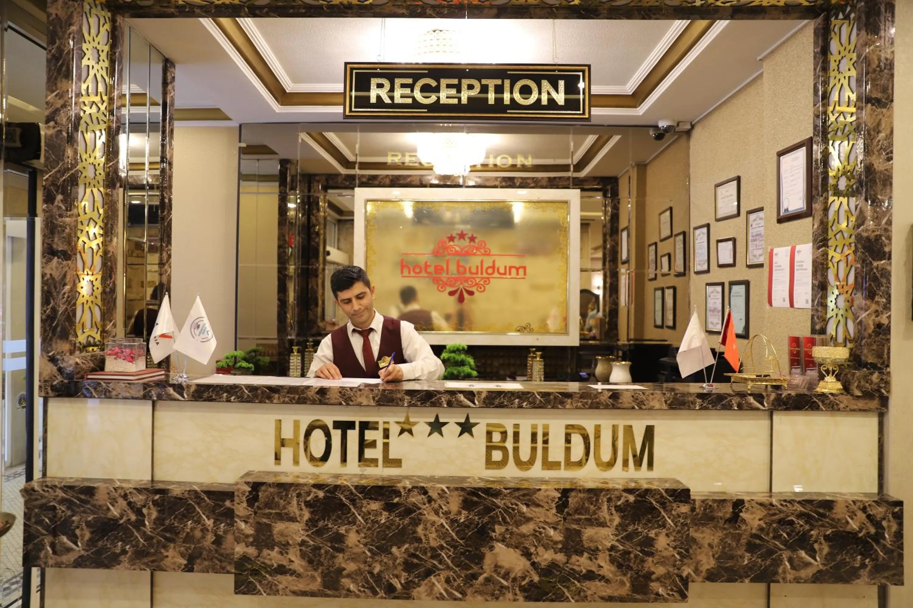 Lobby or reception in Buldum Otel