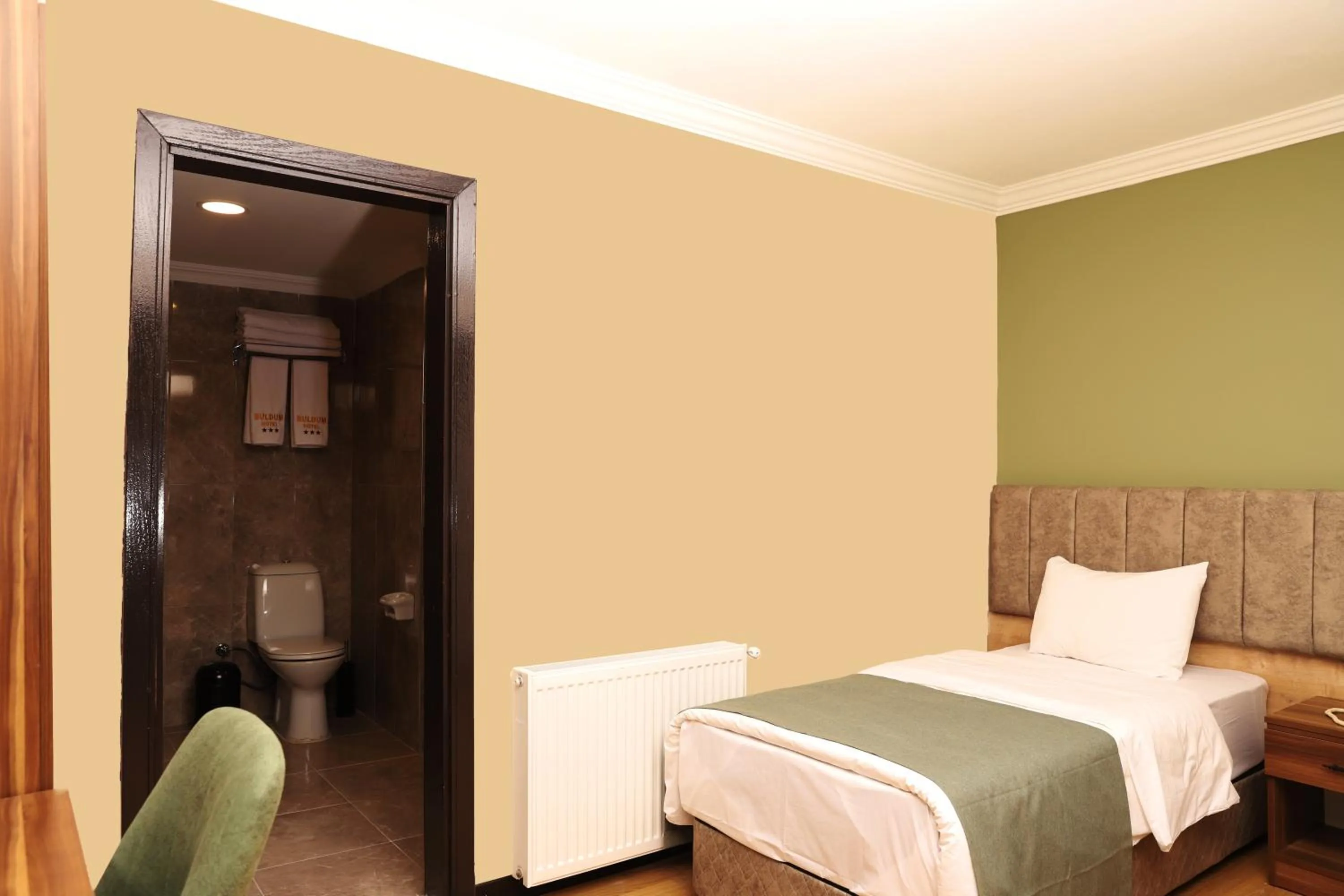 Bathroom, Bed in Buldum Otel