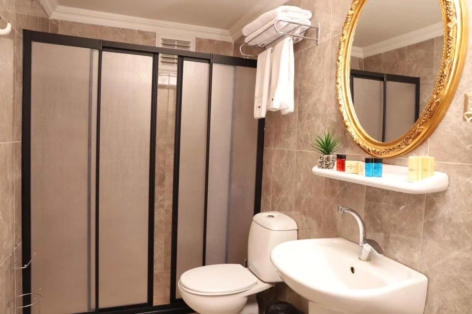 Bathroom in Buldum Otel