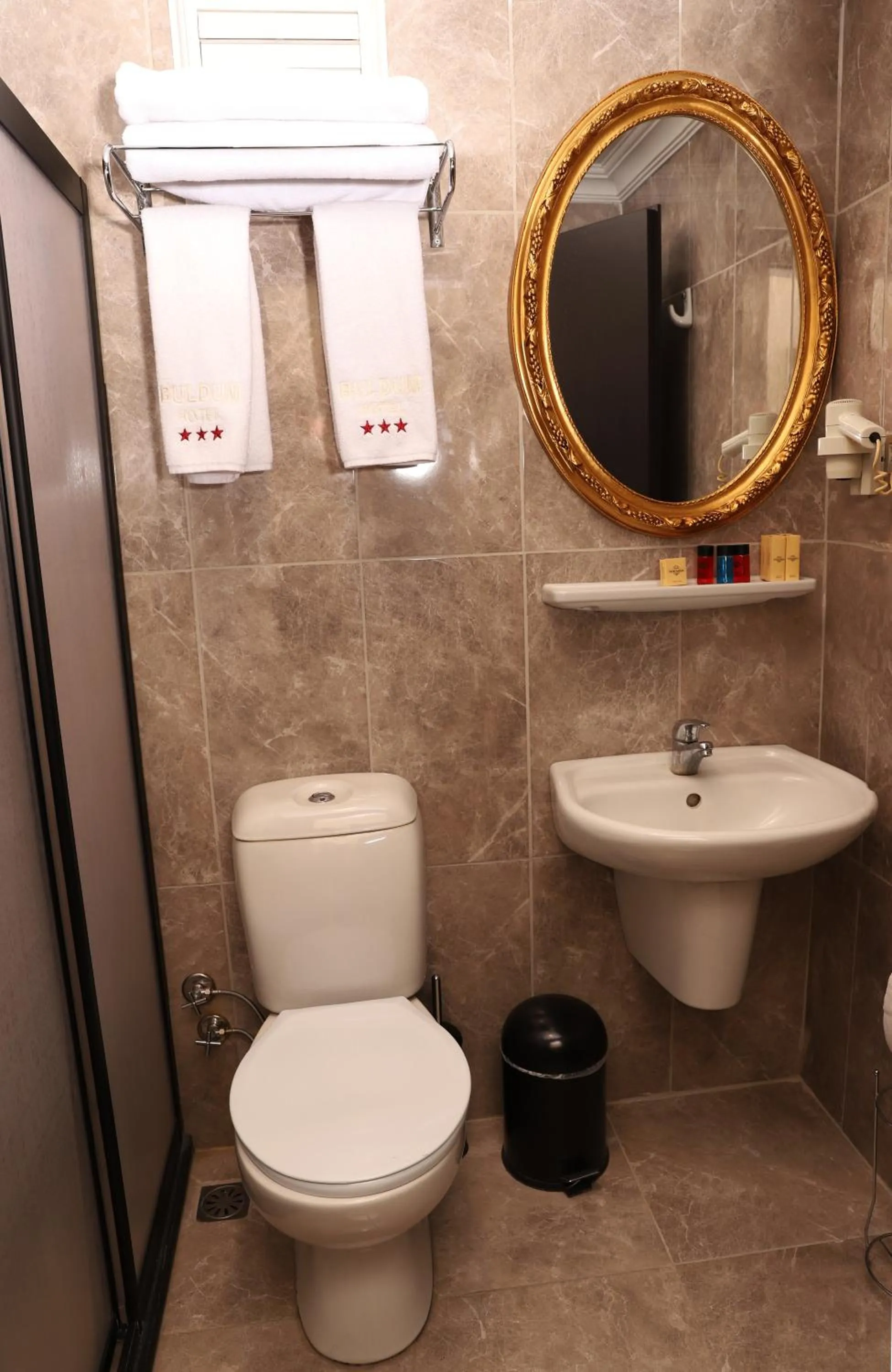 Bathroom in Buldum Otel