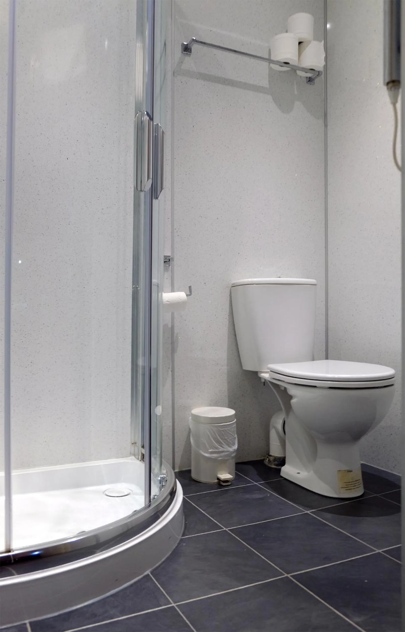 Bathroom in Regent House Hotel - City Centre Hotel