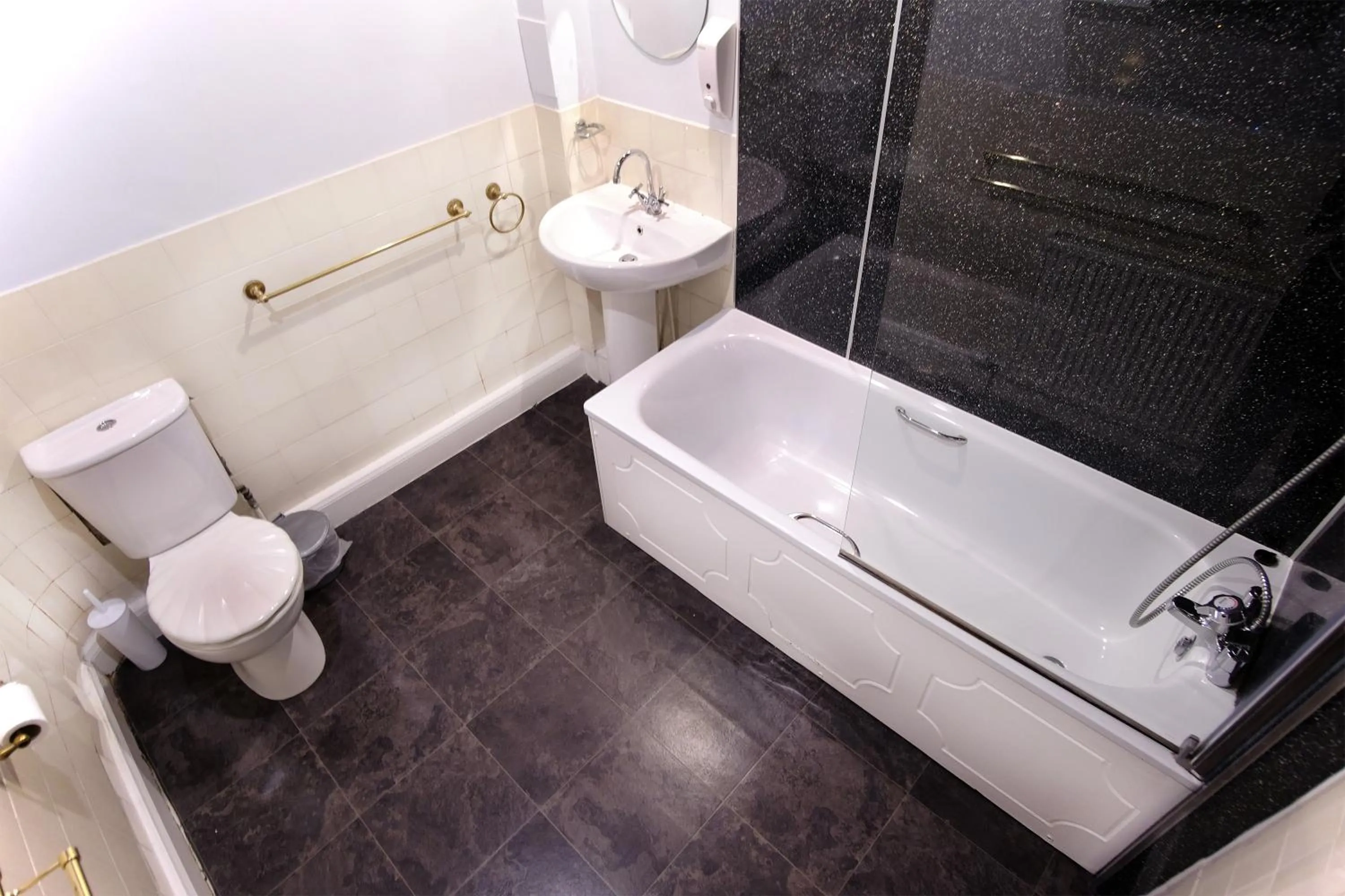 Bathroom in Regent House Hotel - City Centre Hotel