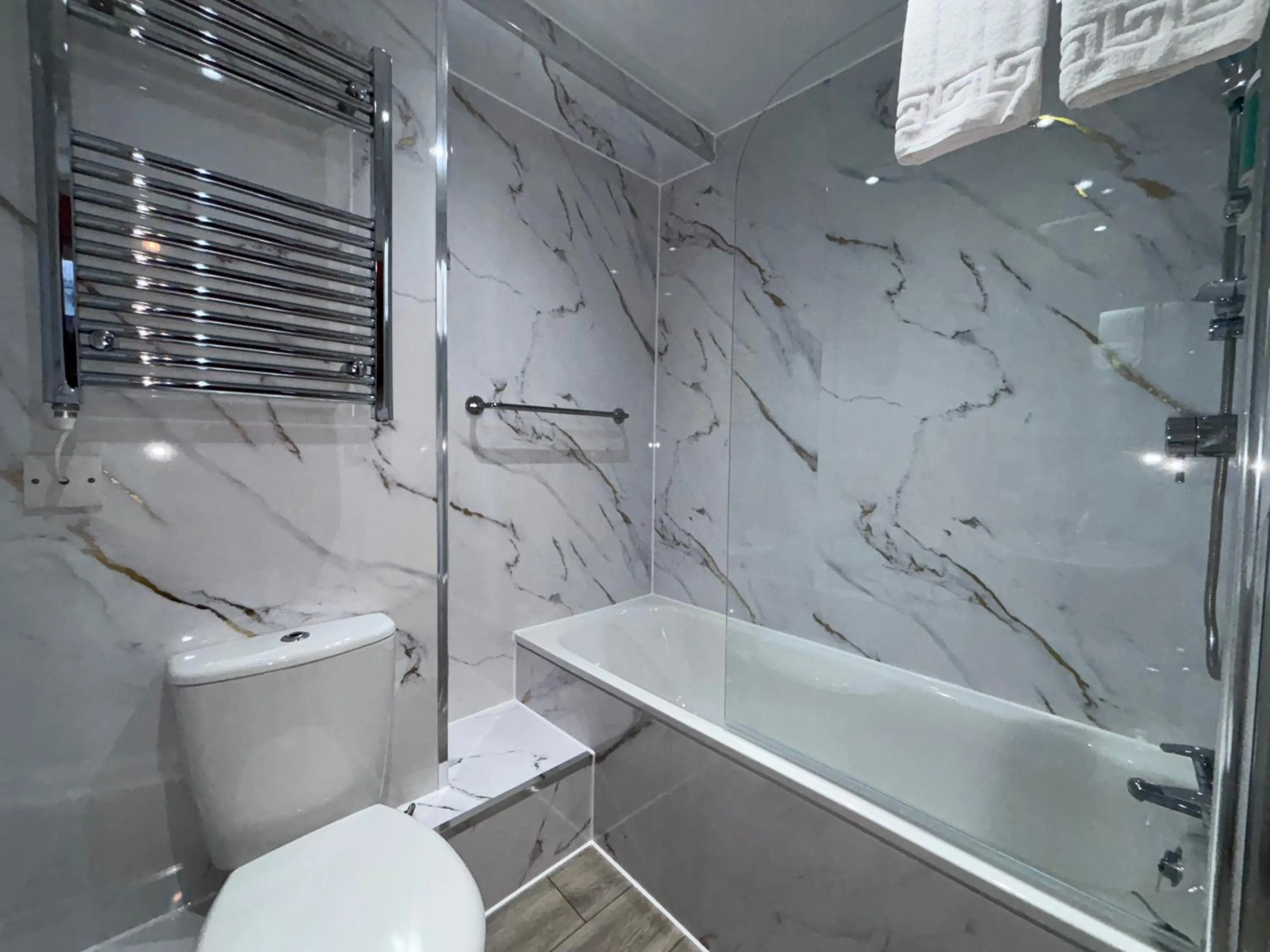 Bathroom in Regent House Hotel - City Centre Hotel