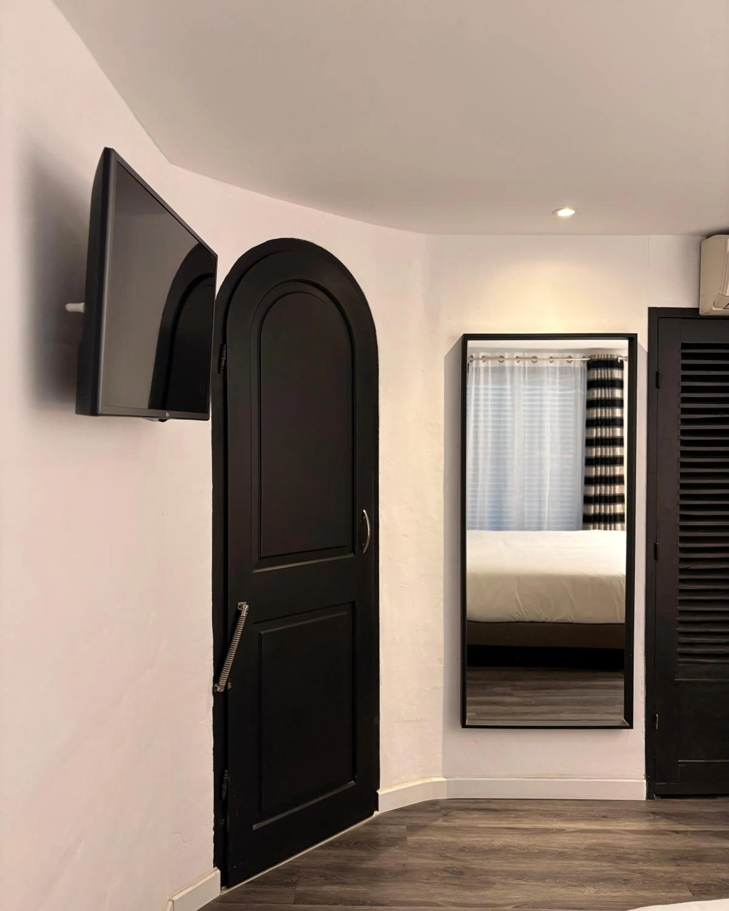TV and multimedia, Bed in Hotel B Lodge