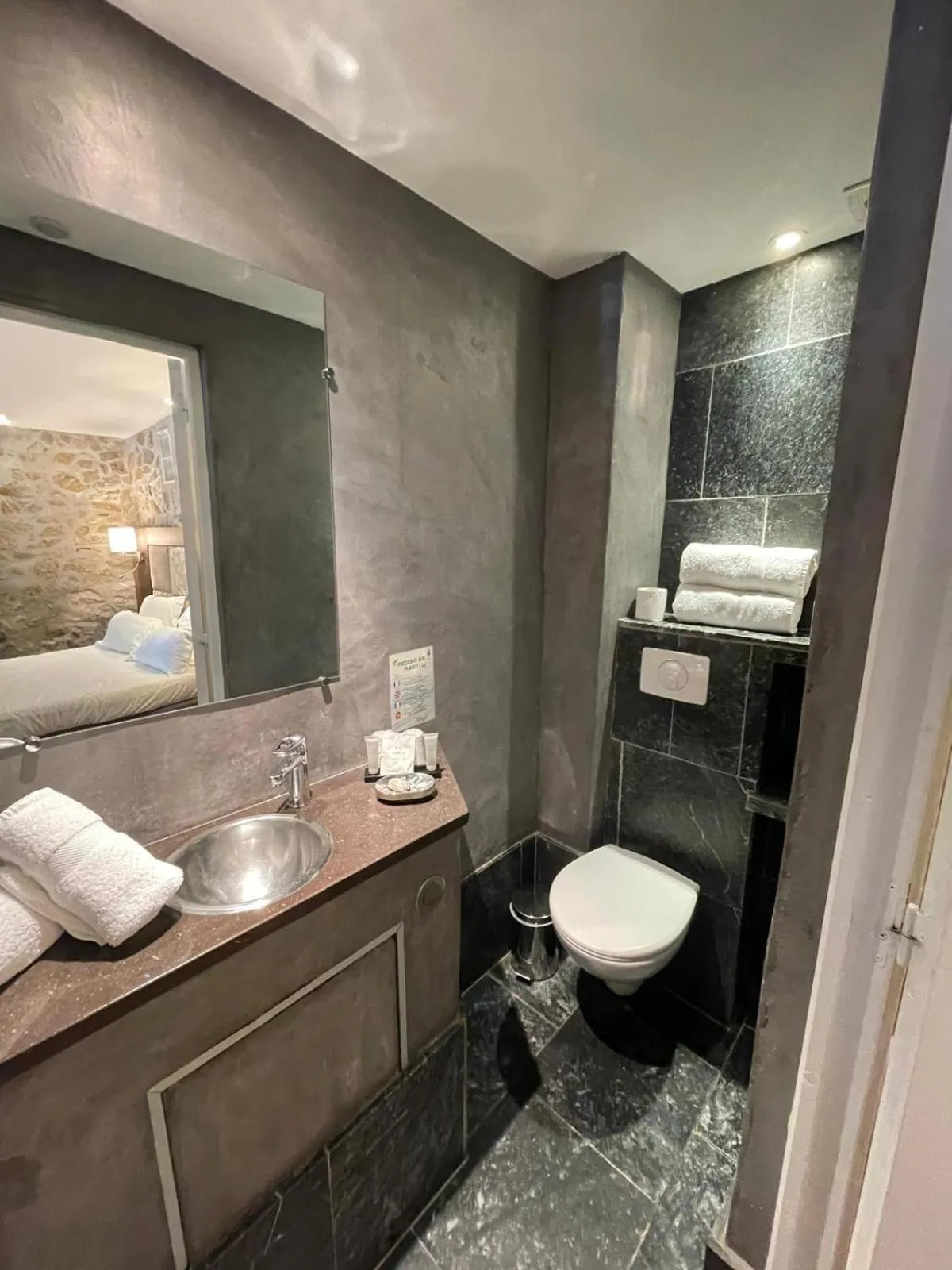 Toilet in Hotel B Lodge