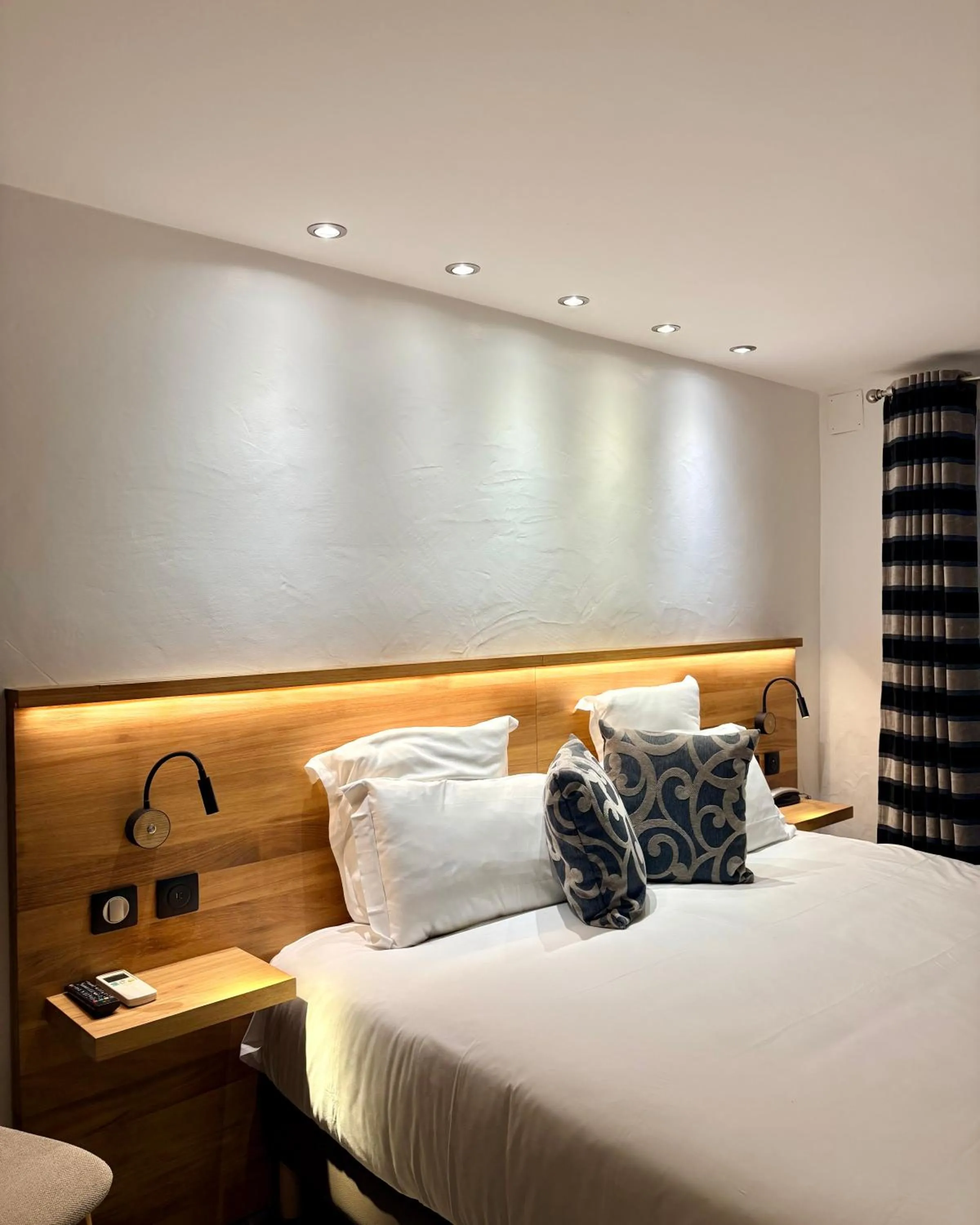 Bed in Hotel B Lodge