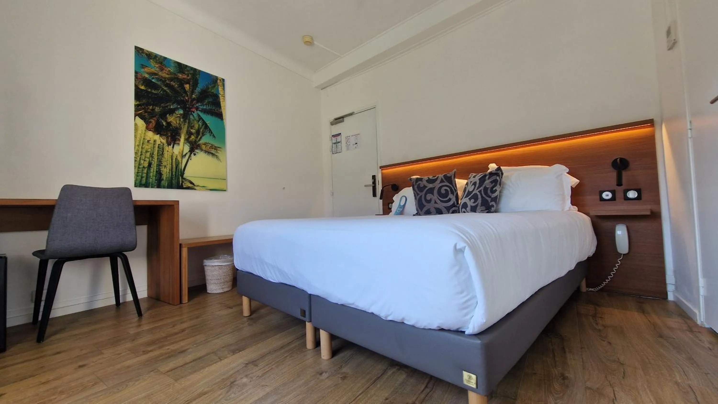 Bed in Hotel B Lodge
