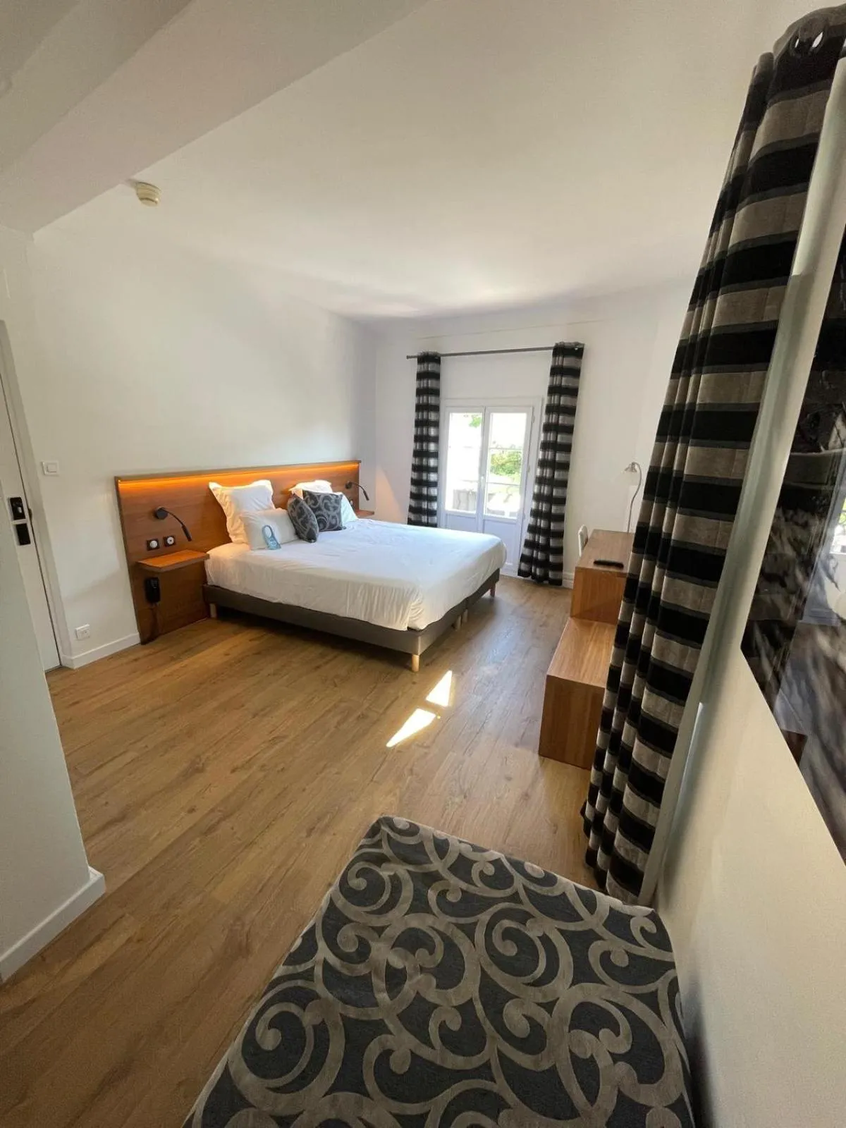 Bed in Hotel B Lodge