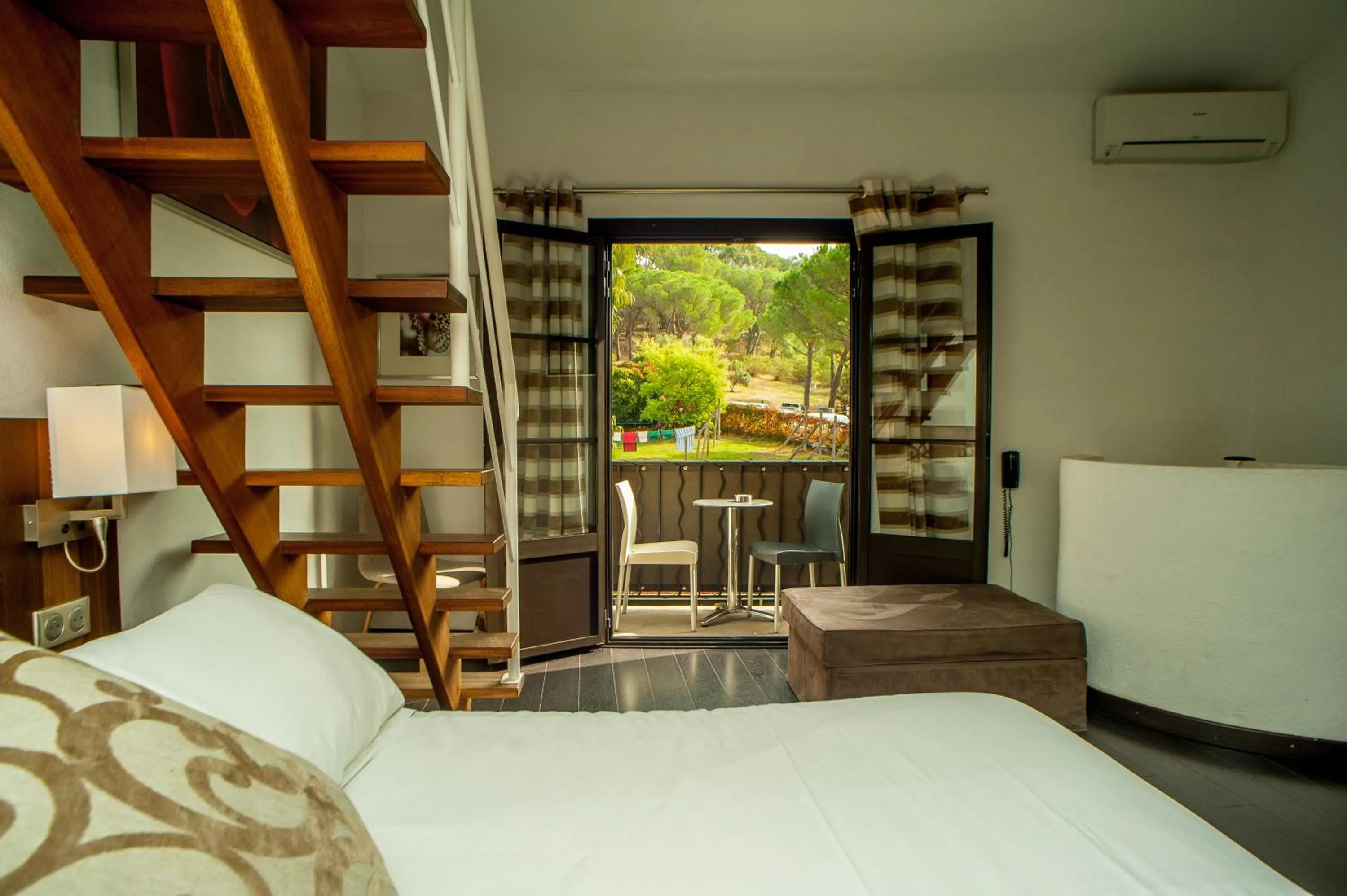 Bed in Hotel B Lodge