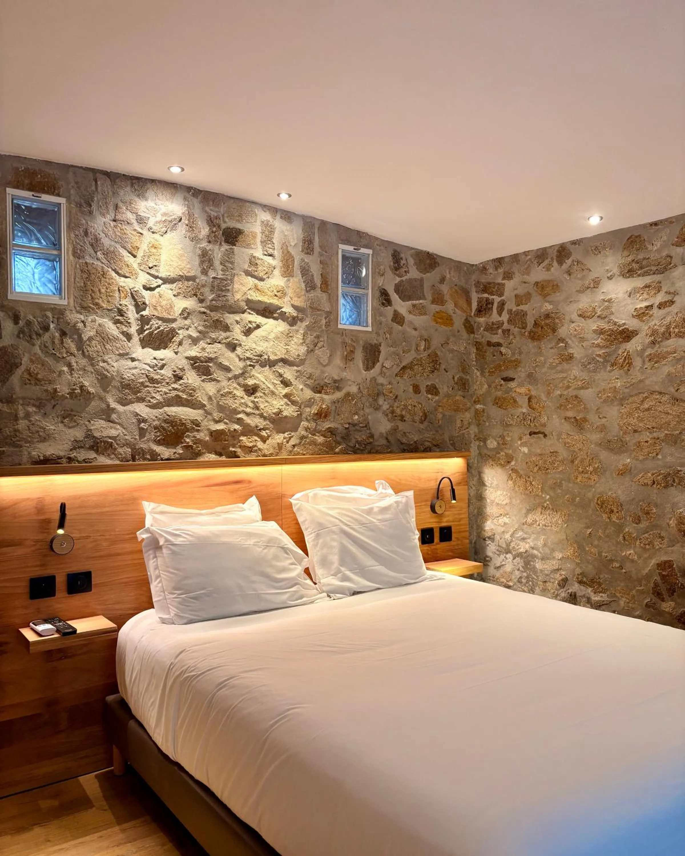 Bed in Hotel B Lodge