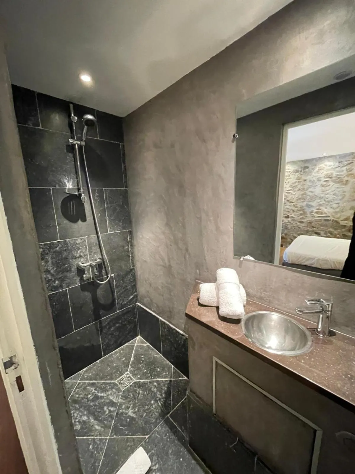 Shower in Hotel B Lodge