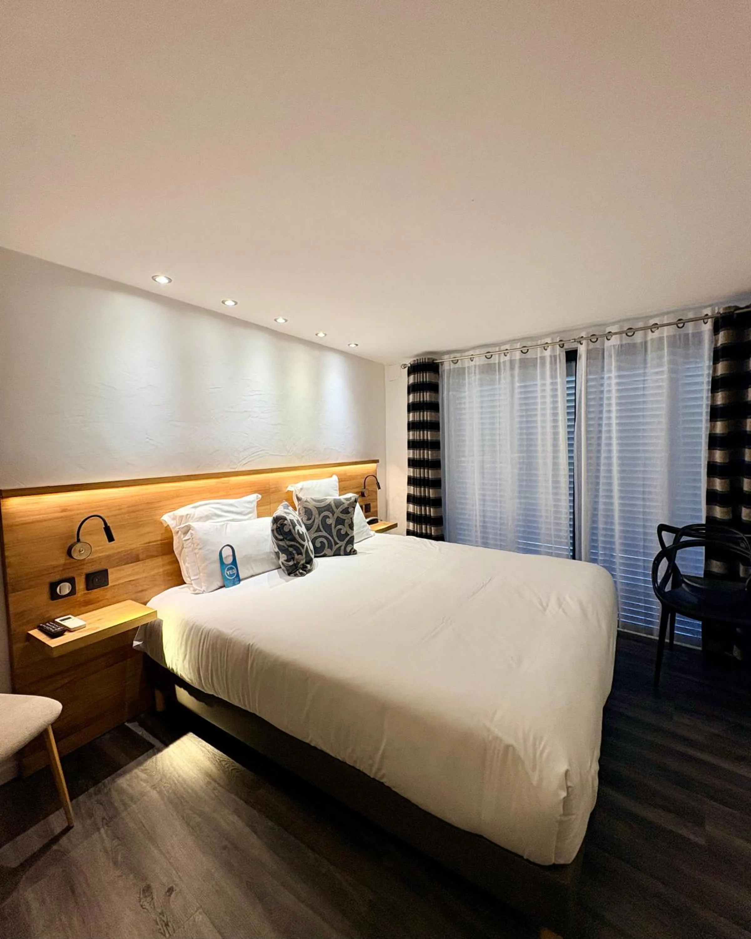 Bed in Hotel B Lodge