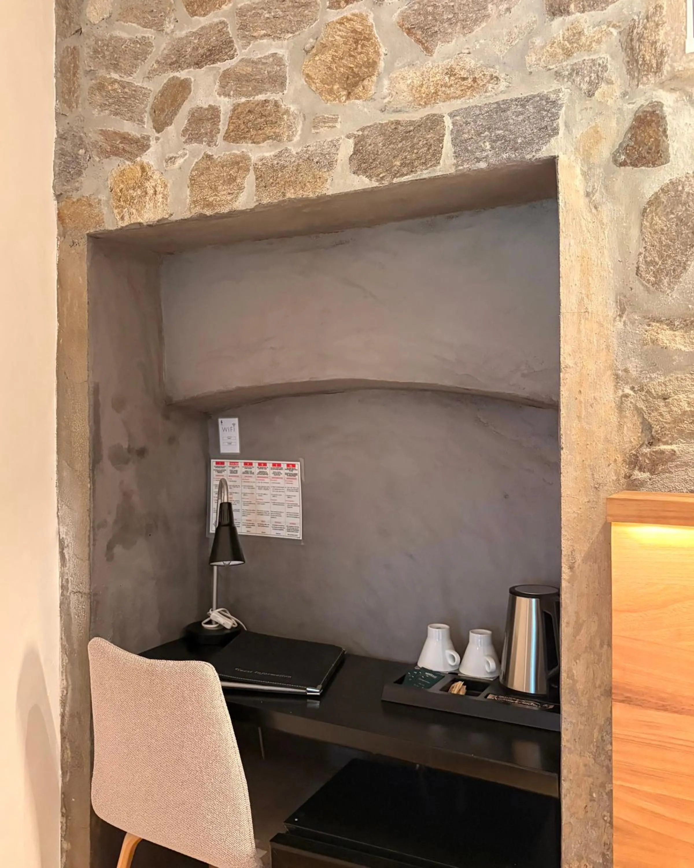 Coffee/tea facilities in Hotel B Lodge