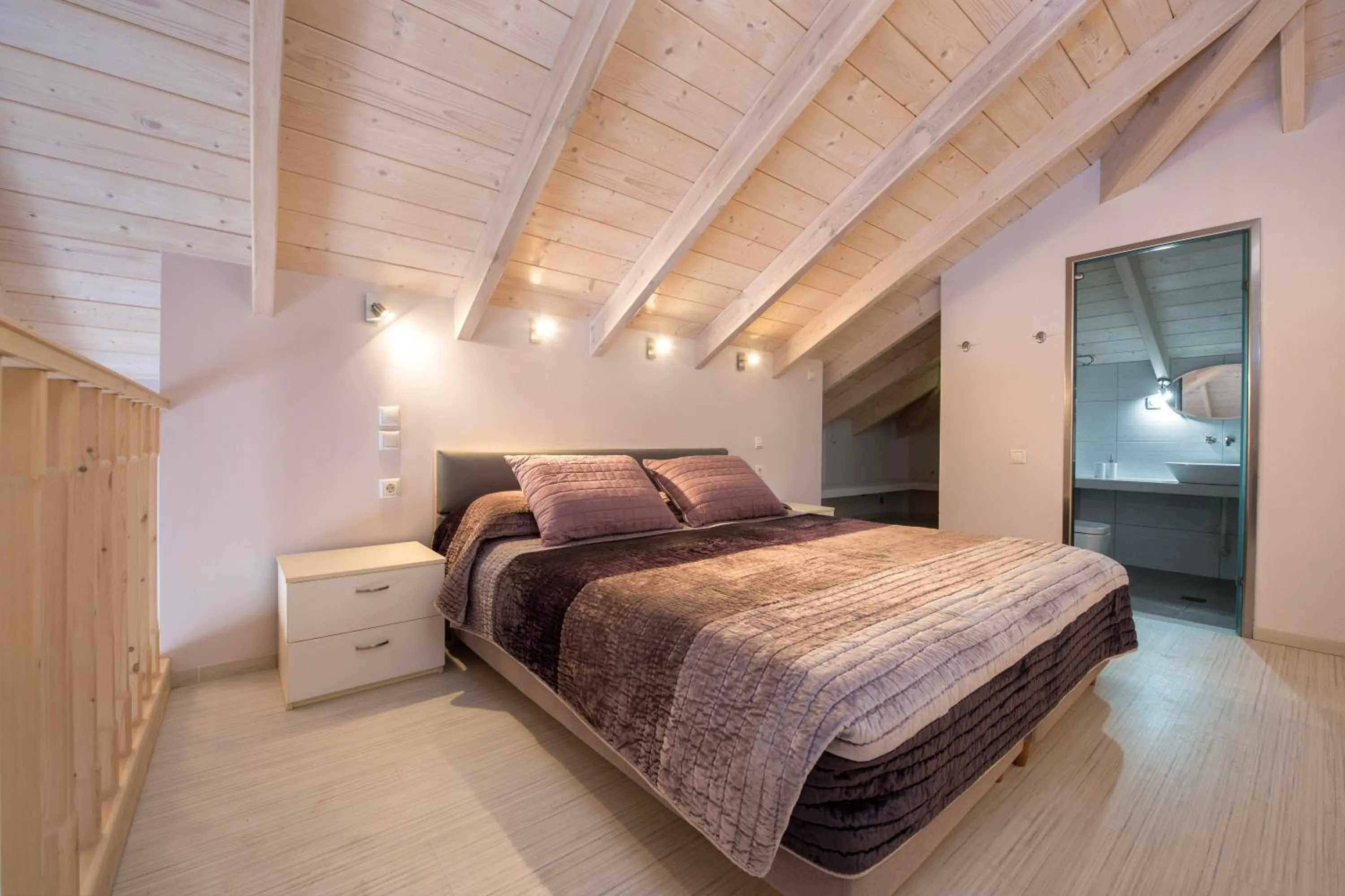 Bedroom, Bed in Kavos Plaza Hotel