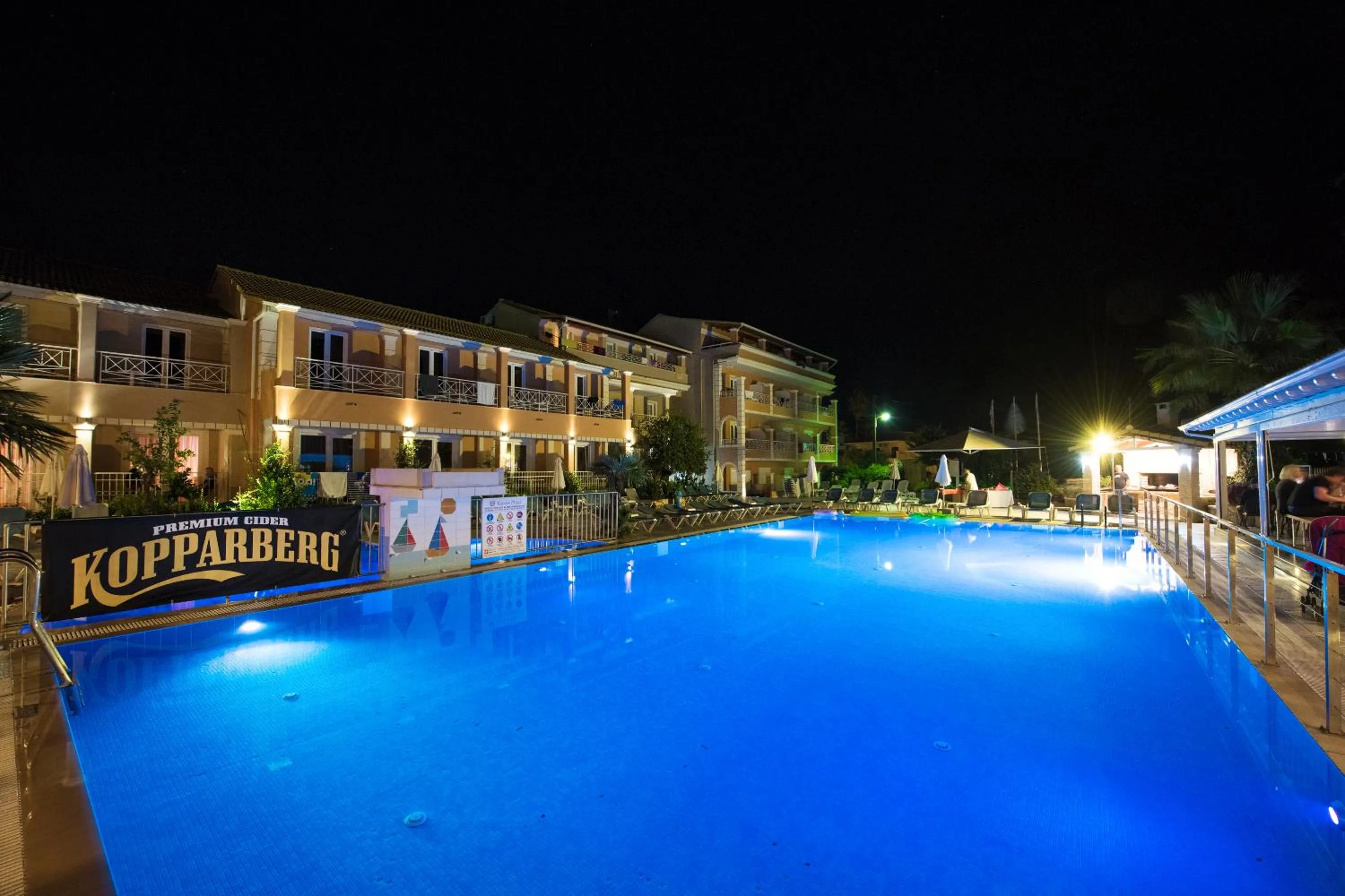 Swimming pool in Kavos Plaza Hotel