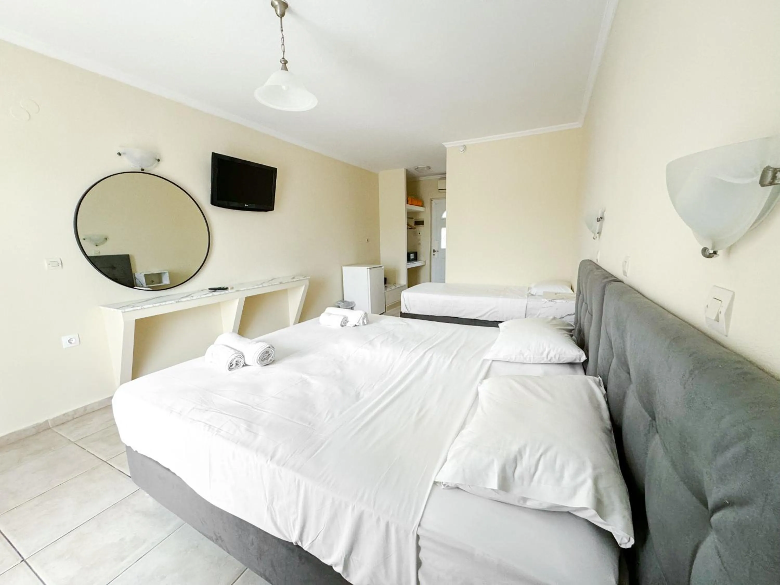 Bed in Kavos Plaza Hotel