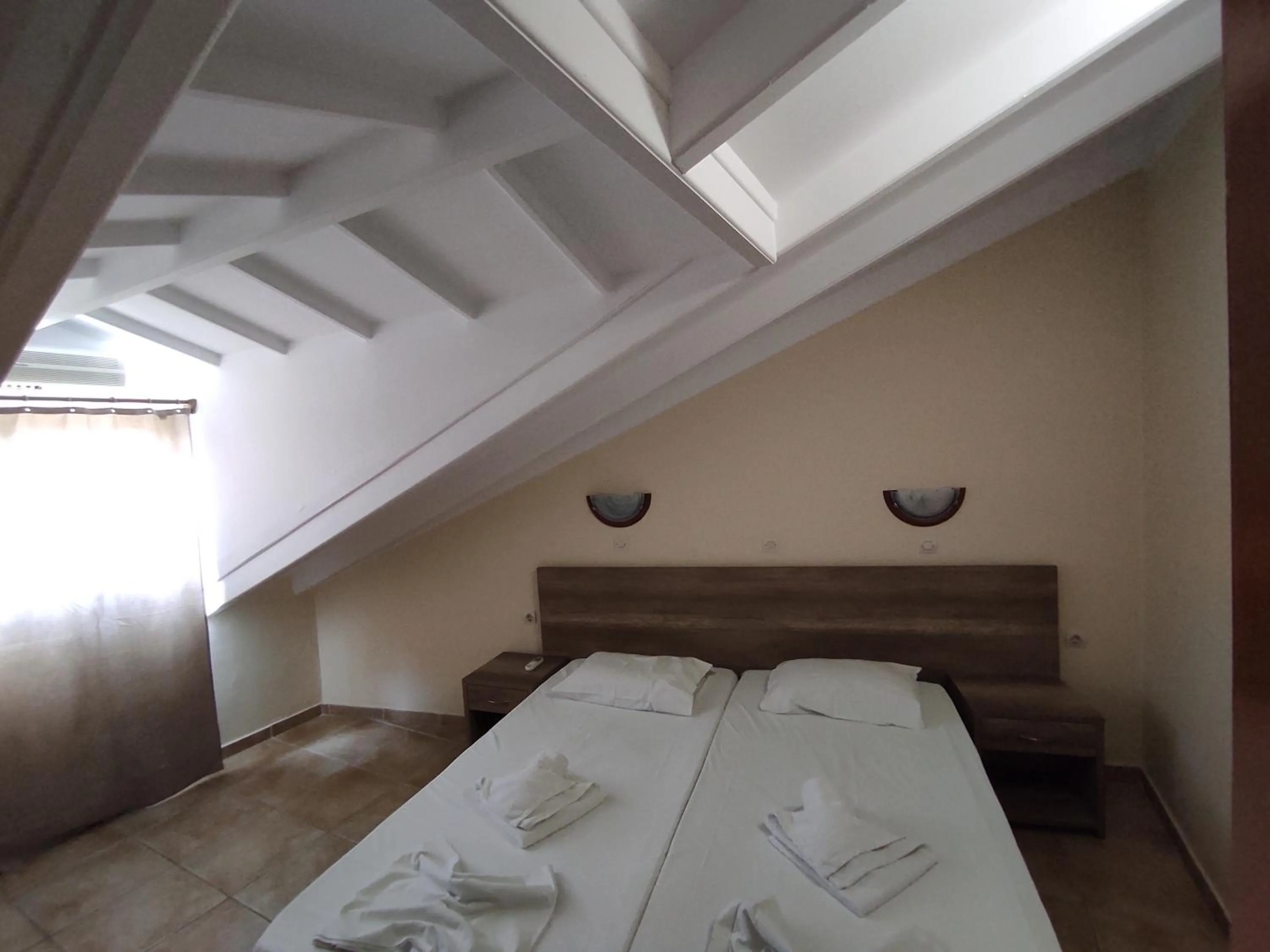 Bedroom, Bed in Kavos Plaza Hotel