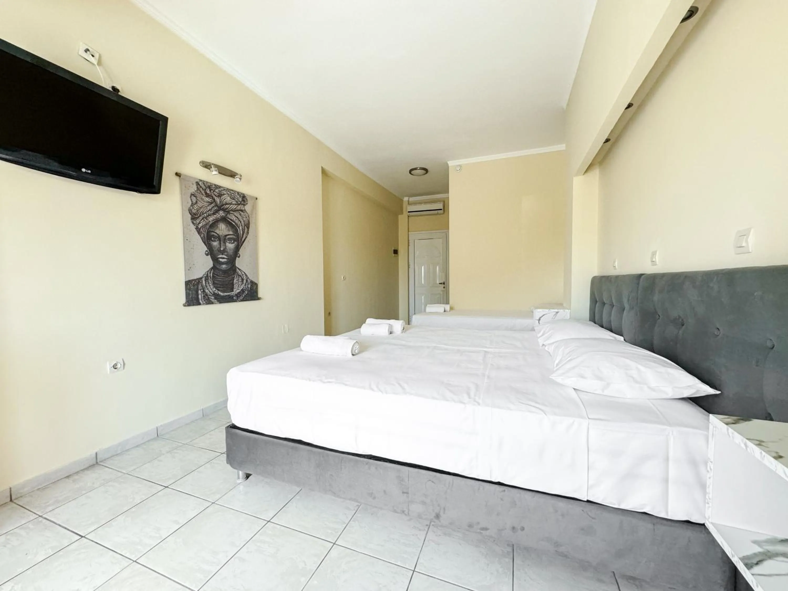 Bed in Kavos Plaza Hotel