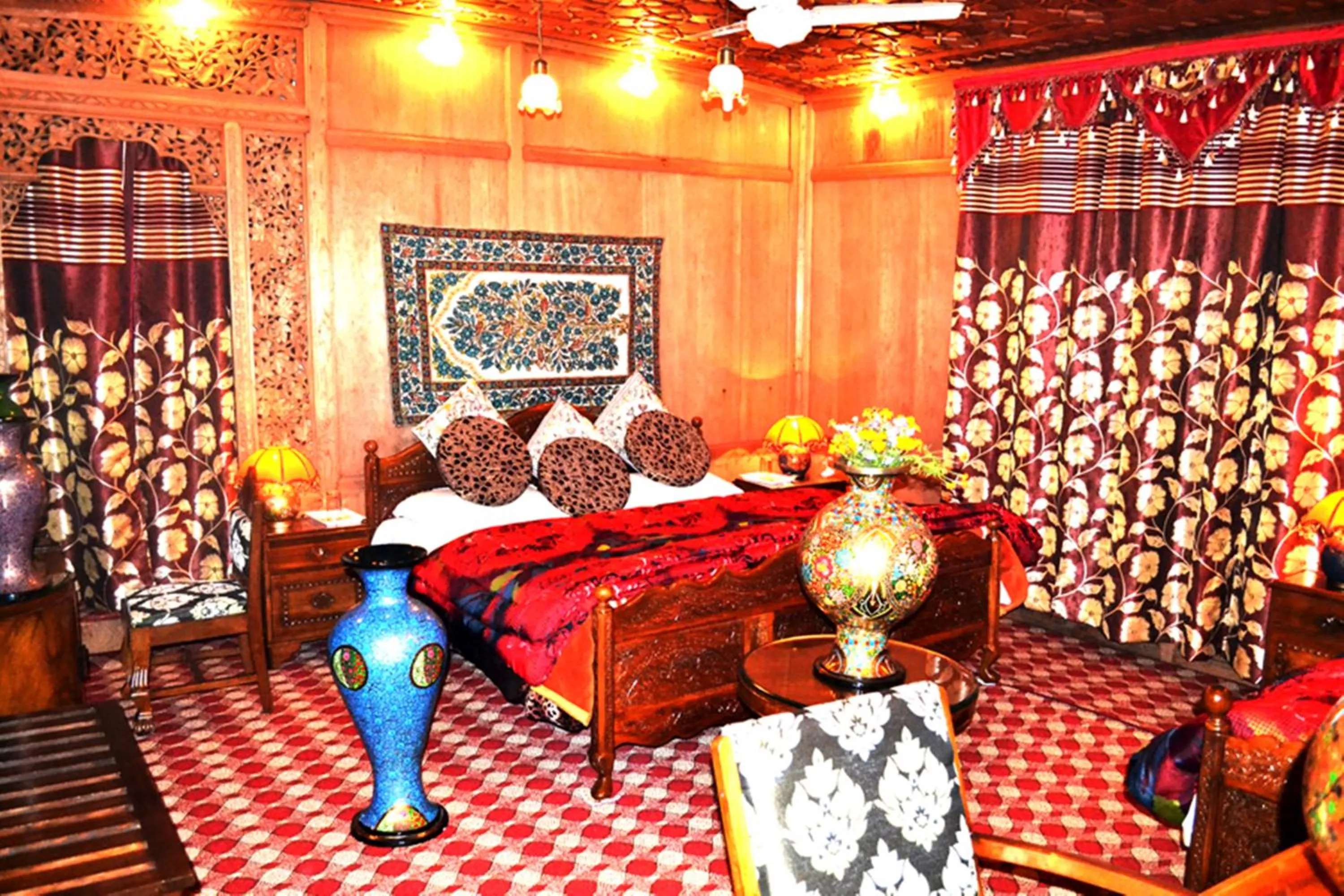 Bedroom in Swan Group of Houseboats, Golden Dal Lake