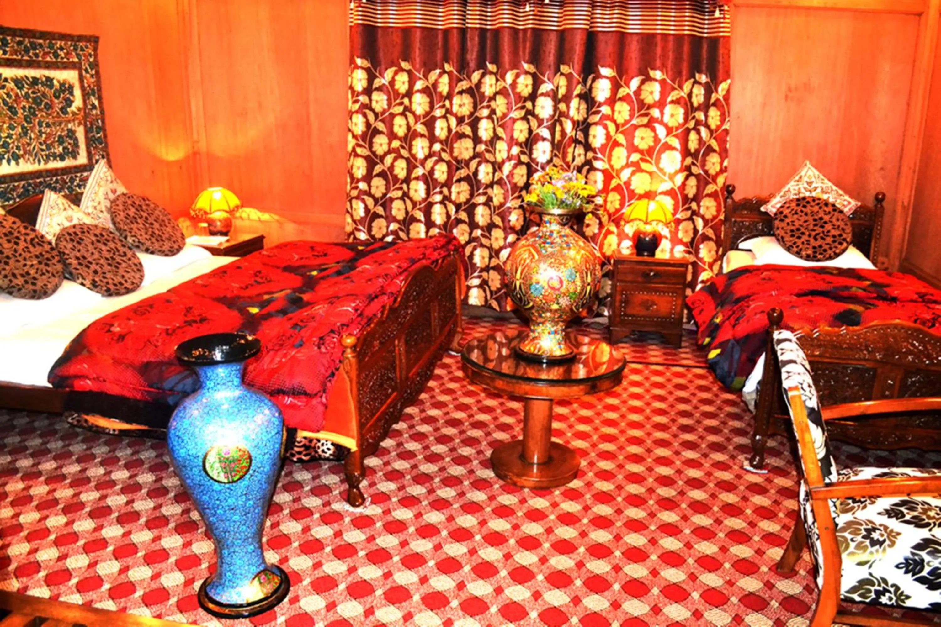 Bedroom, Bed in Swan Group of Houseboats, Golden Dal Lake