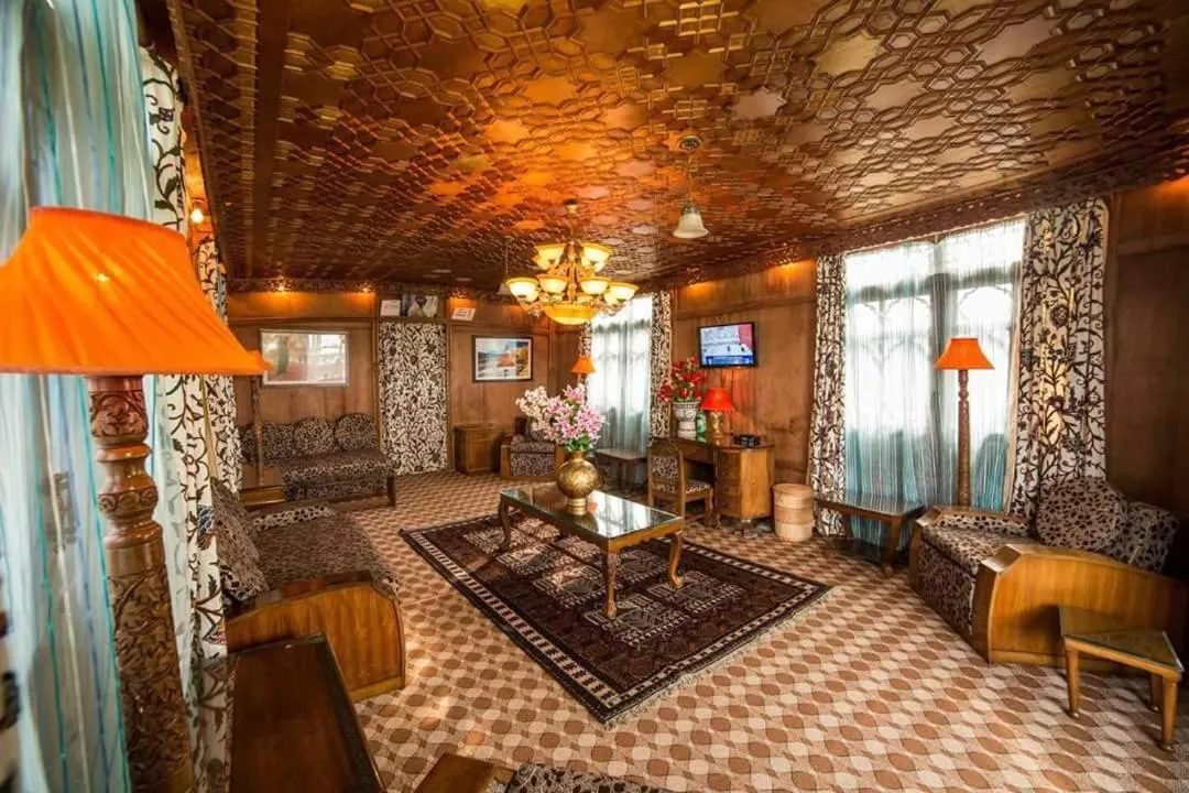 Living room in Swan Group of Houseboats, Golden Dal Lake