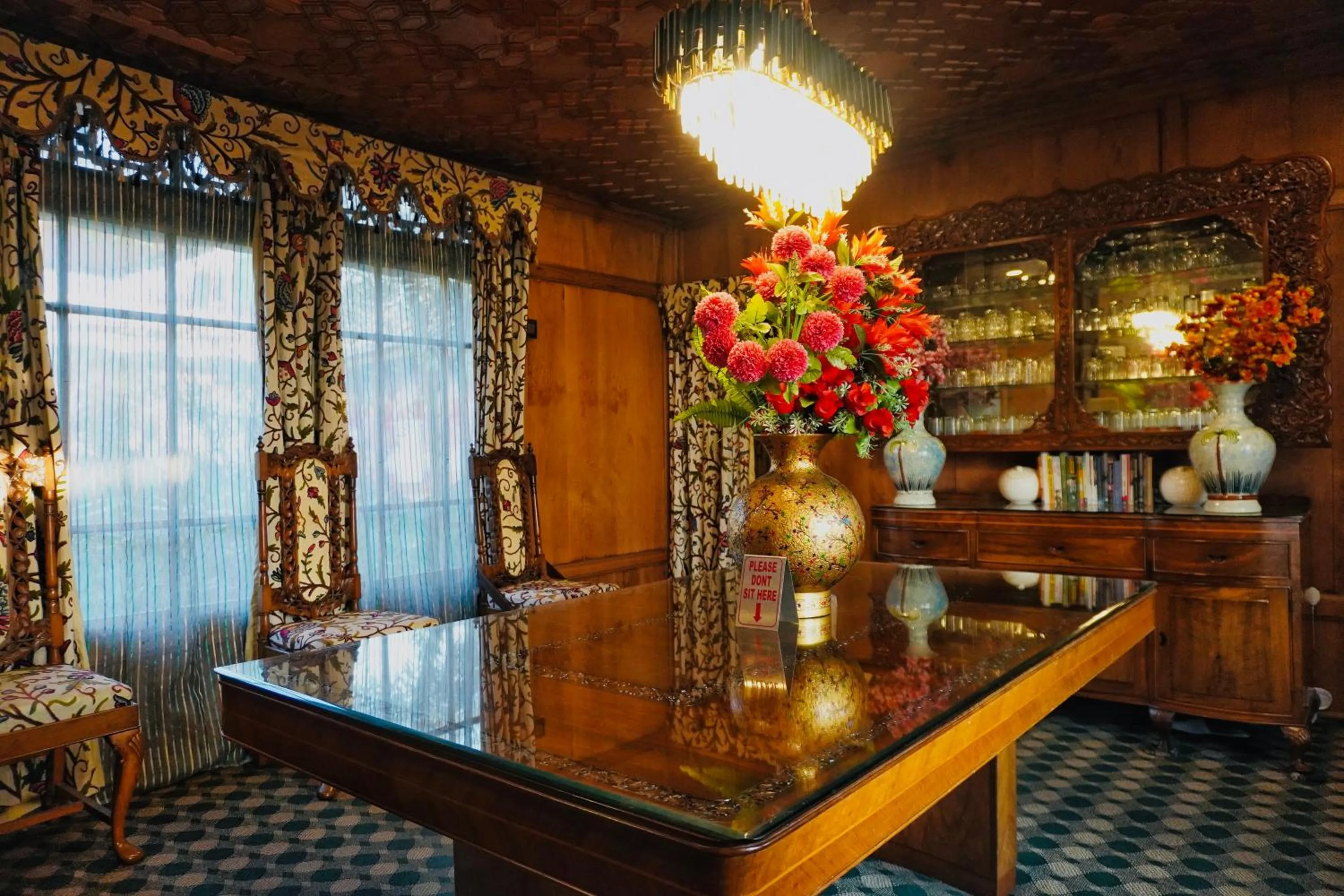 Dining area in Swan Group of Houseboats, Golden Dal Lake