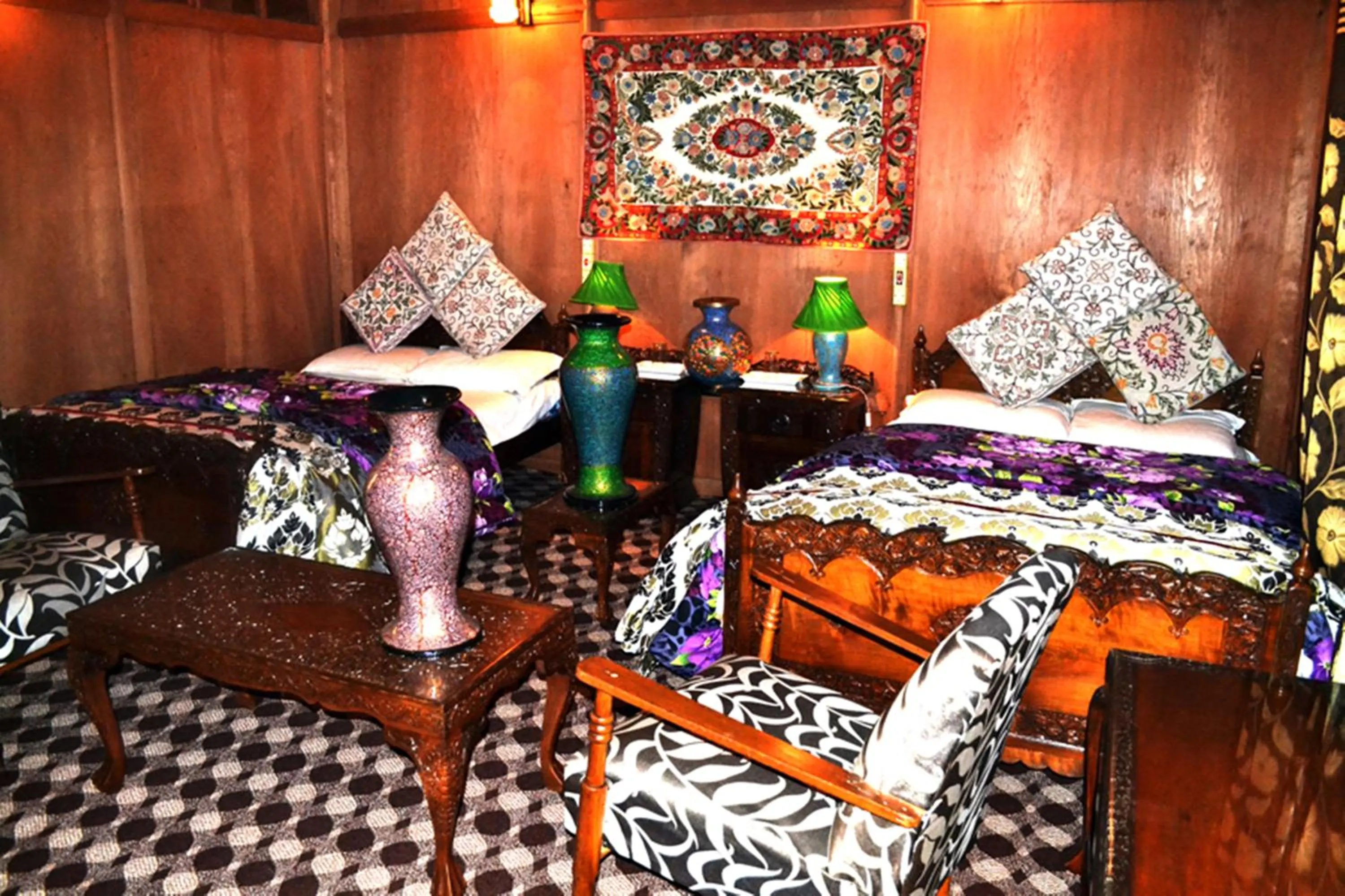 Bedroom in Swan Group of Houseboats, Golden Dal Lake