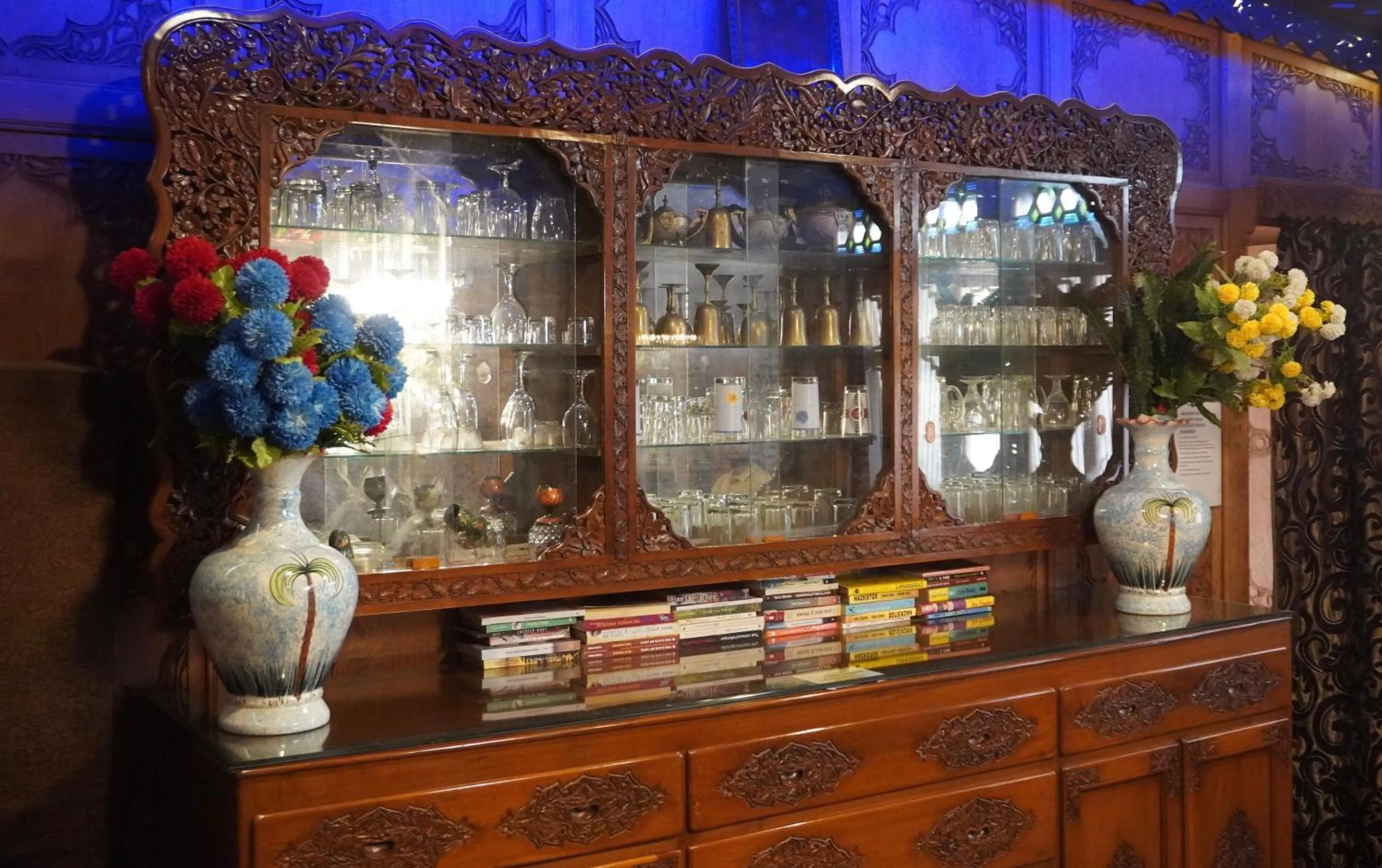 Dining area in Swan Group of Houseboats, Golden Dal Lake