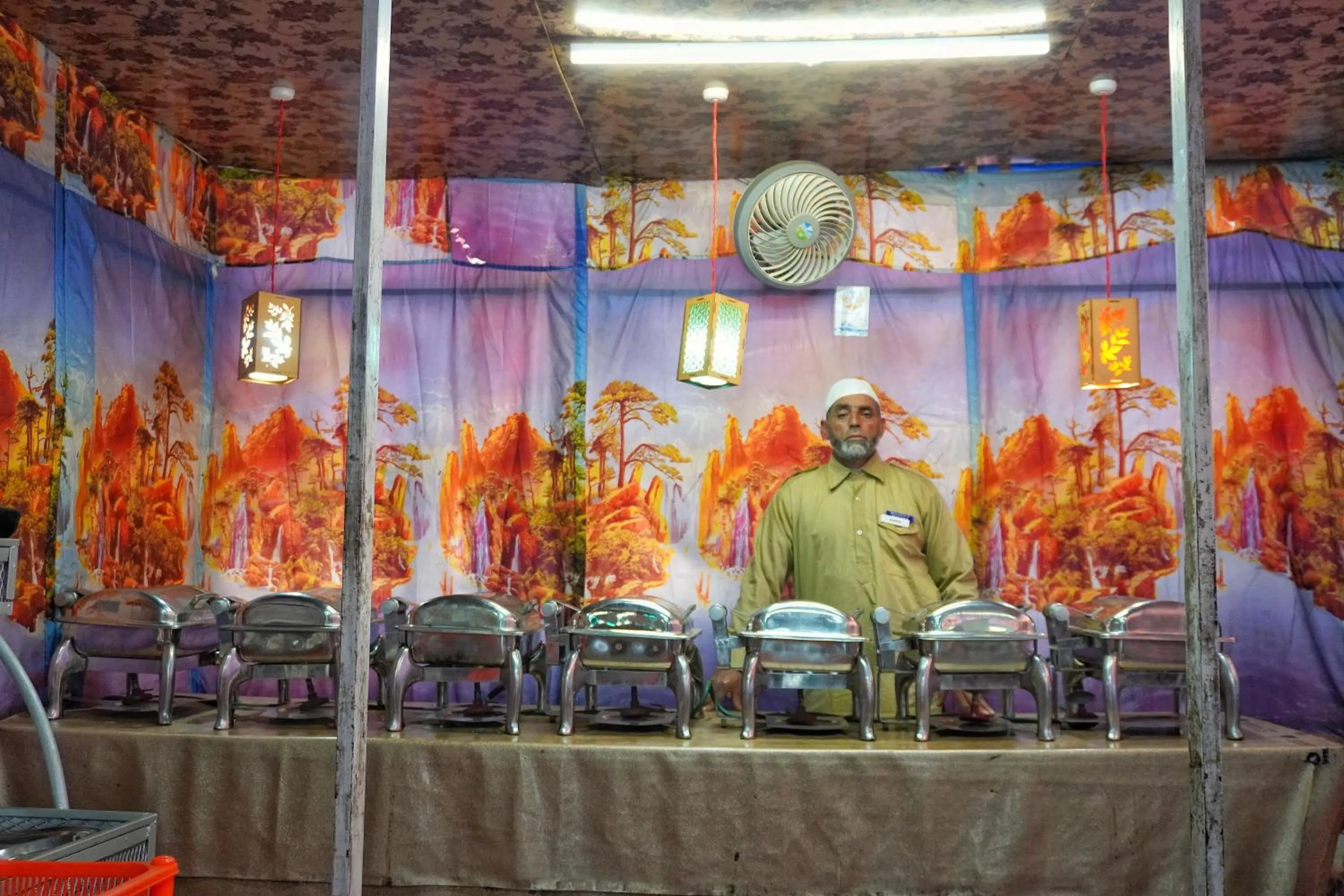 Restaurant/places to eat in Swan Group of Houseboats, Golden Dal Lake