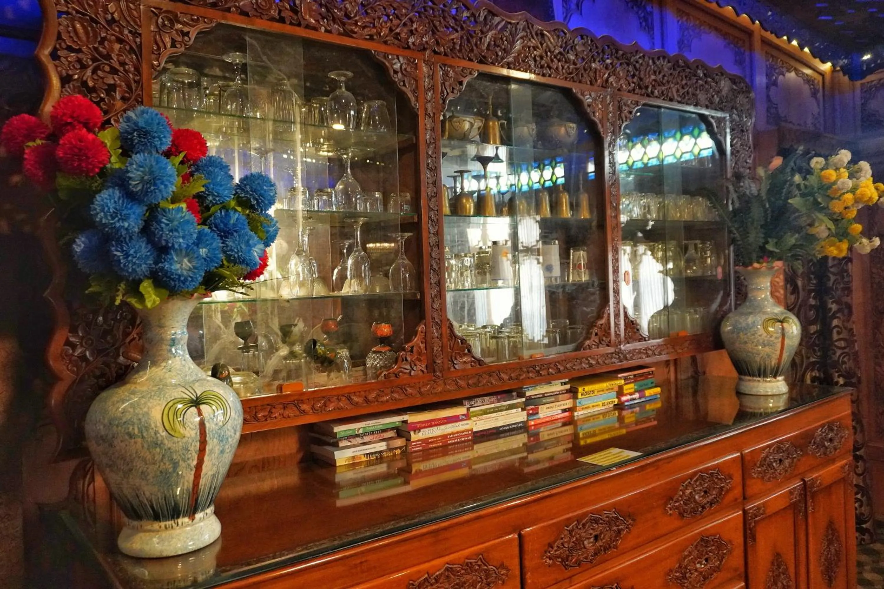 Dining area in Swan Group of Houseboats, Golden Dal Lake