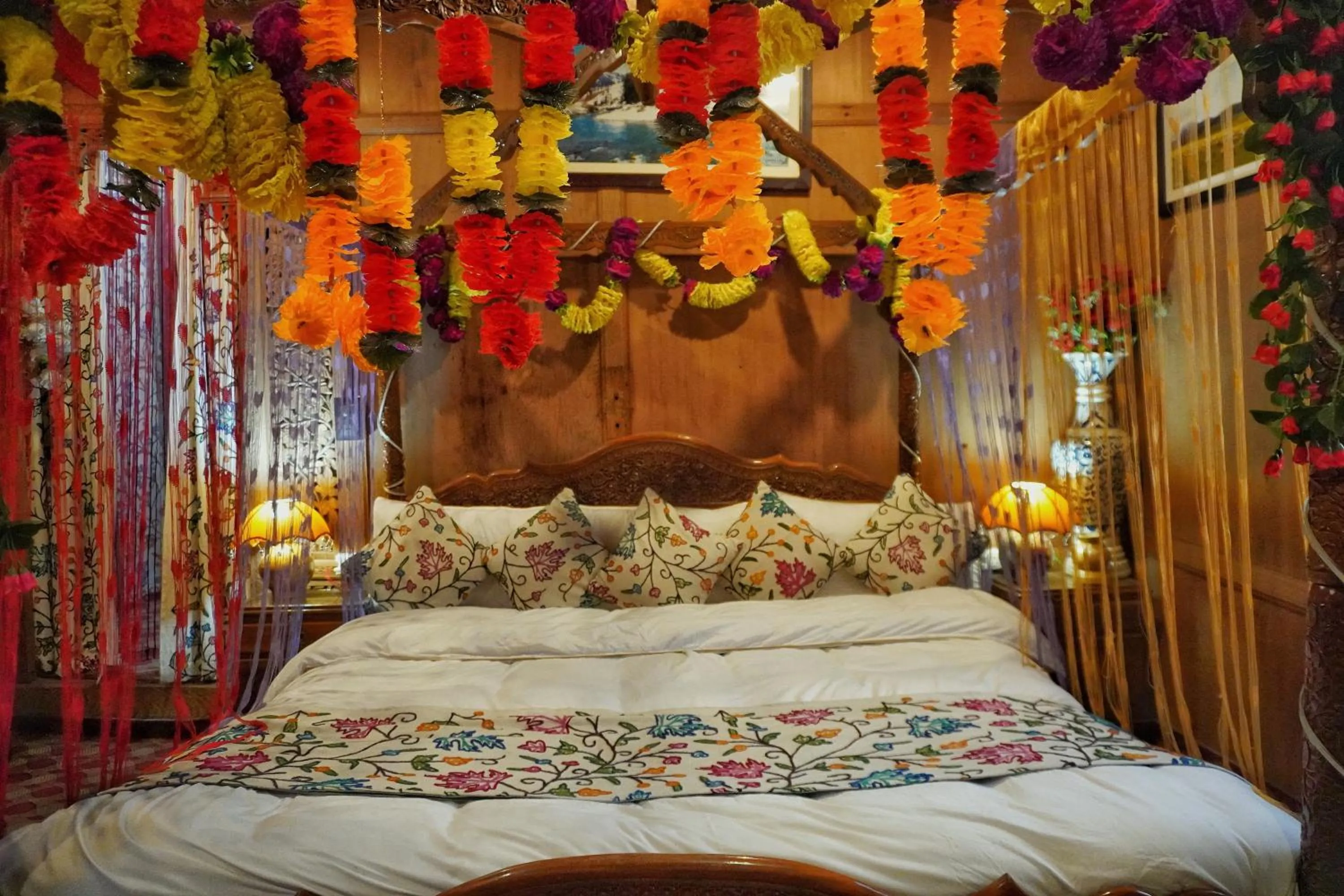 Bed in Swan Group of Houseboats, Golden Dal Lake