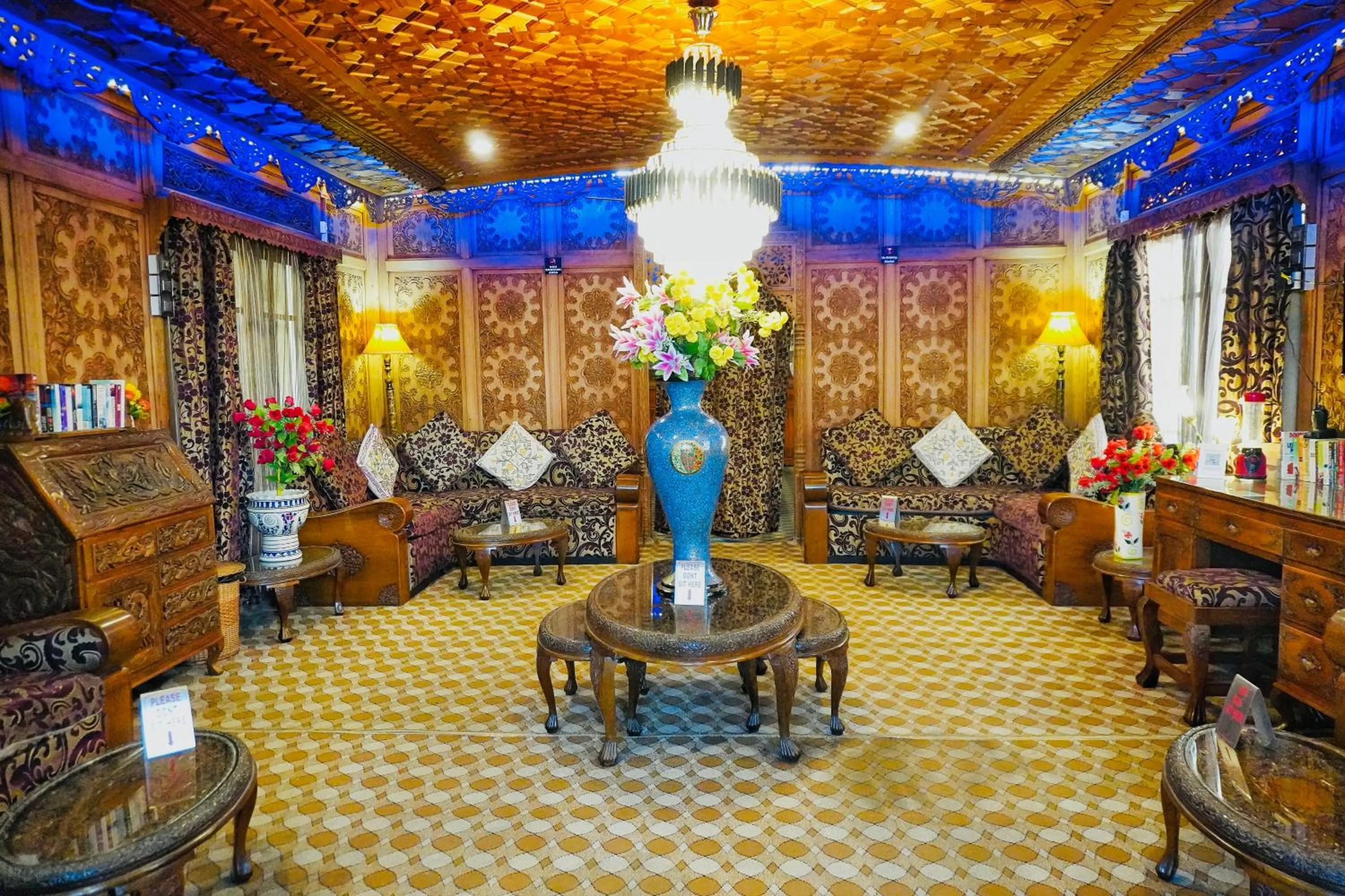 Living room in Swan Group of Houseboats, Golden Dal Lake