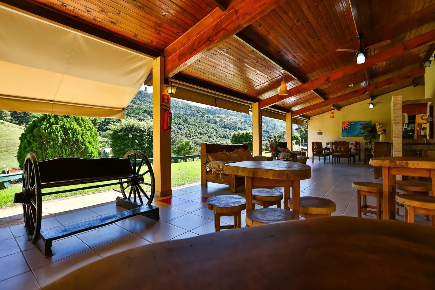 Restaurant/places to eat in Hotel Fazenda Village Montana