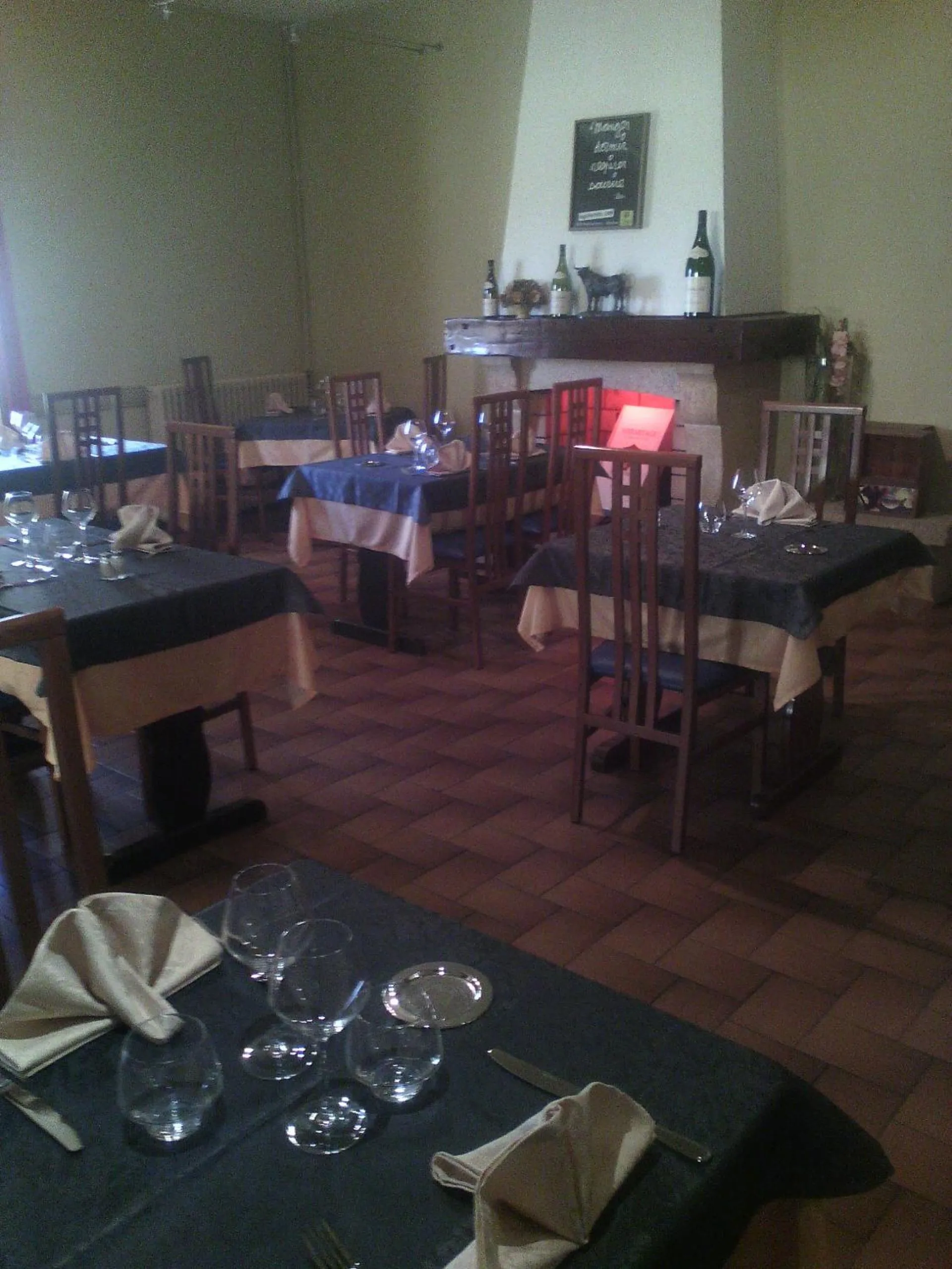 Restaurant/places to eat in Logis Hotel Des Voyageurs Restaurant La Bonne Tabl'Hay