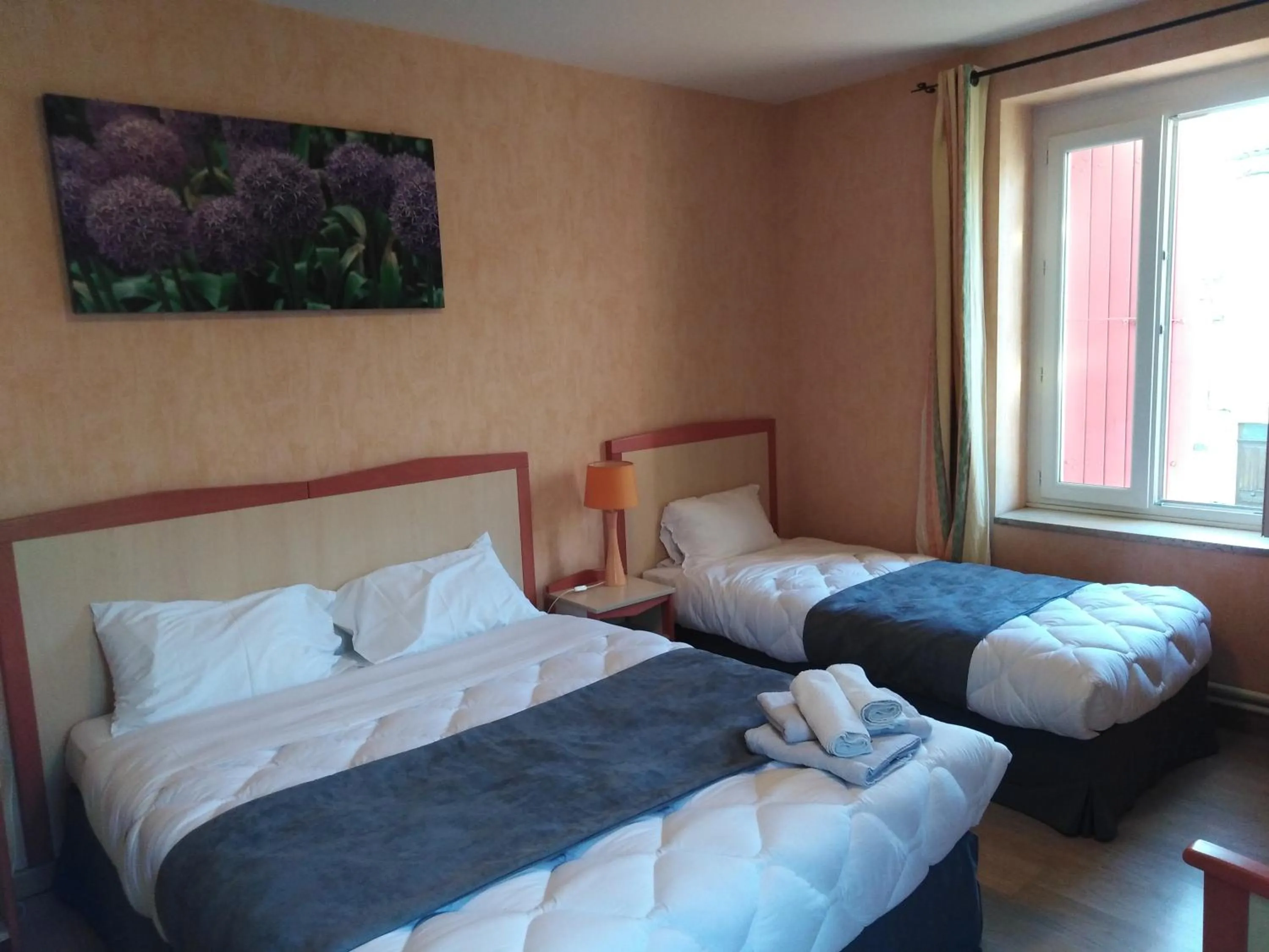 Bedroom, Bed in Logis Hotel Des Voyageurs Restaurant La Bonne Tabl'Hay