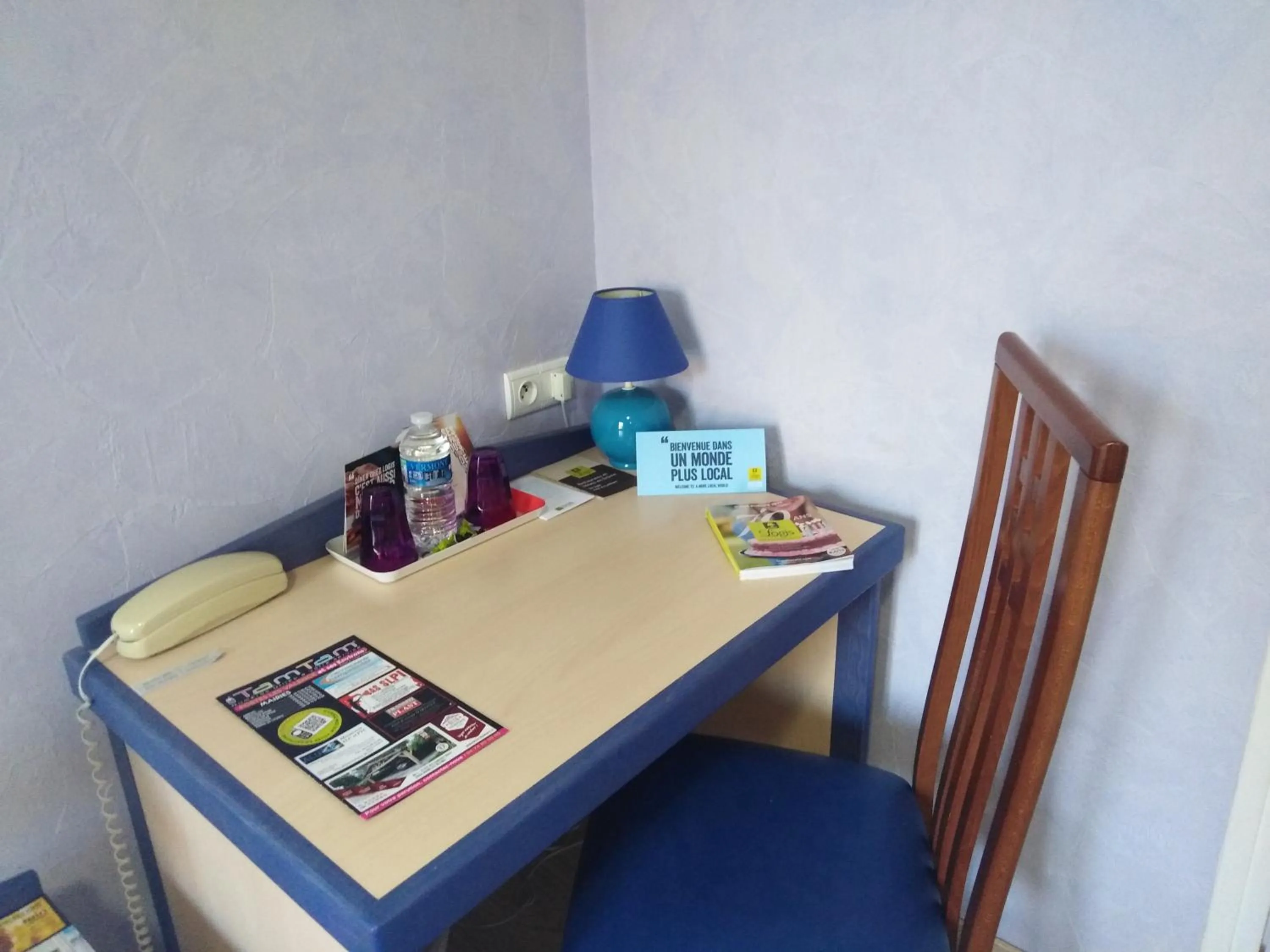 Seating area, Bed in Logis Hotel Des Voyageurs Restaurant La Bonne Tabl'Hay
