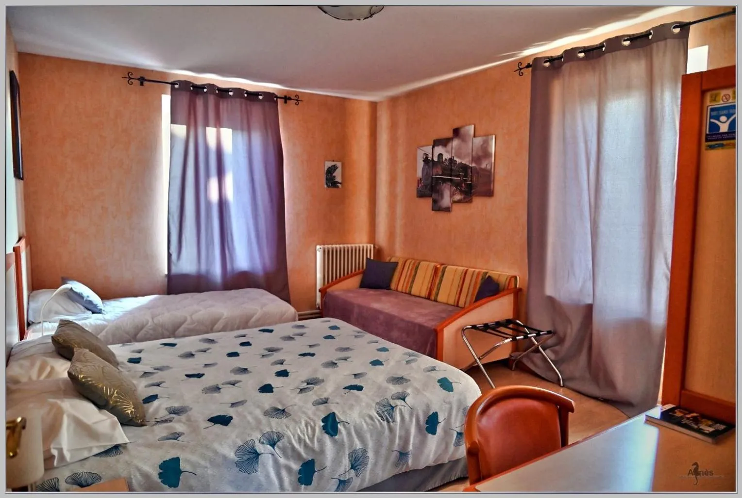 Bedroom, Bed in Logis Hotel Des Voyageurs Restaurant La Bonne Tabl'Hay