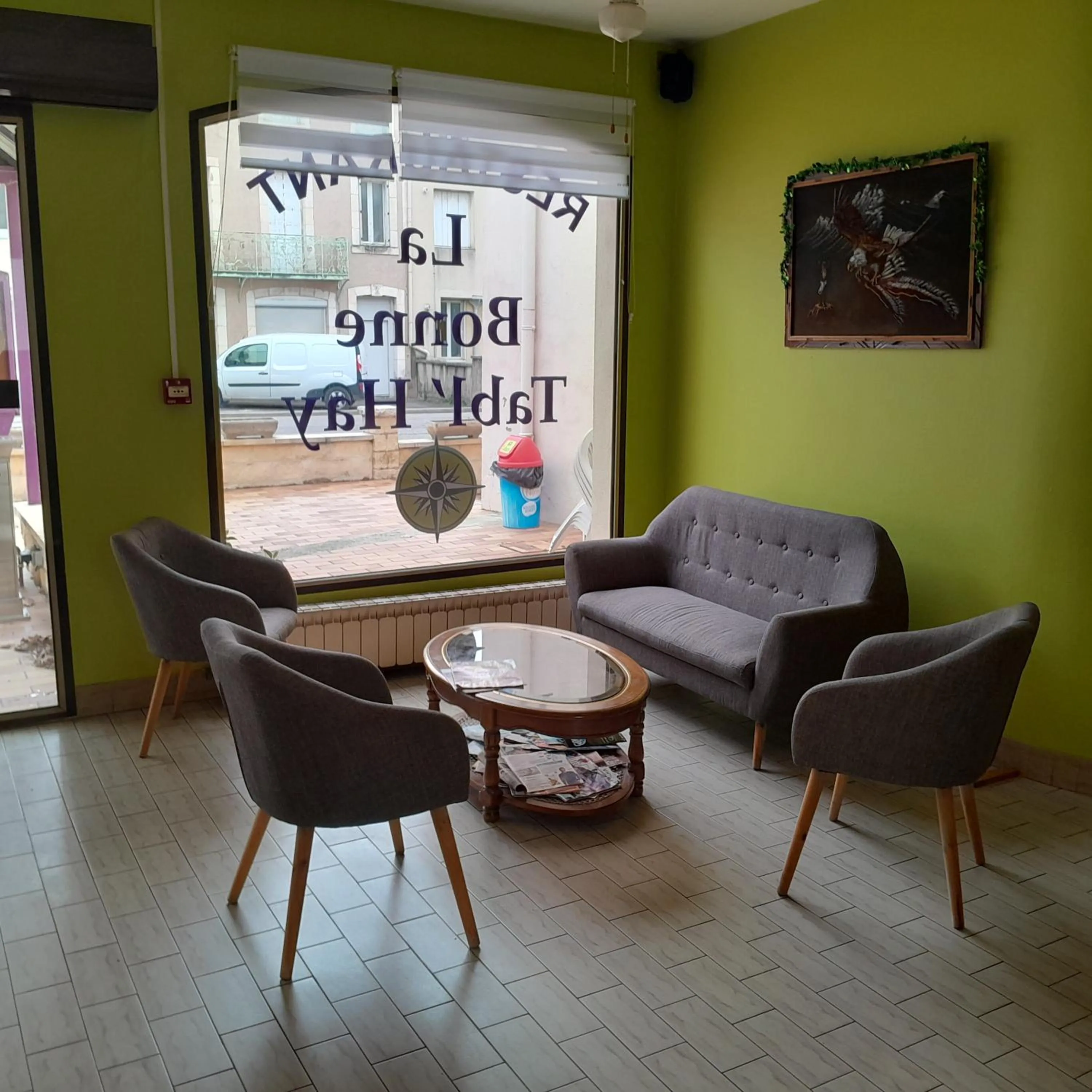 Lobby or reception in Logis Hotel Des Voyageurs Restaurant La Bonne Tabl'Hay