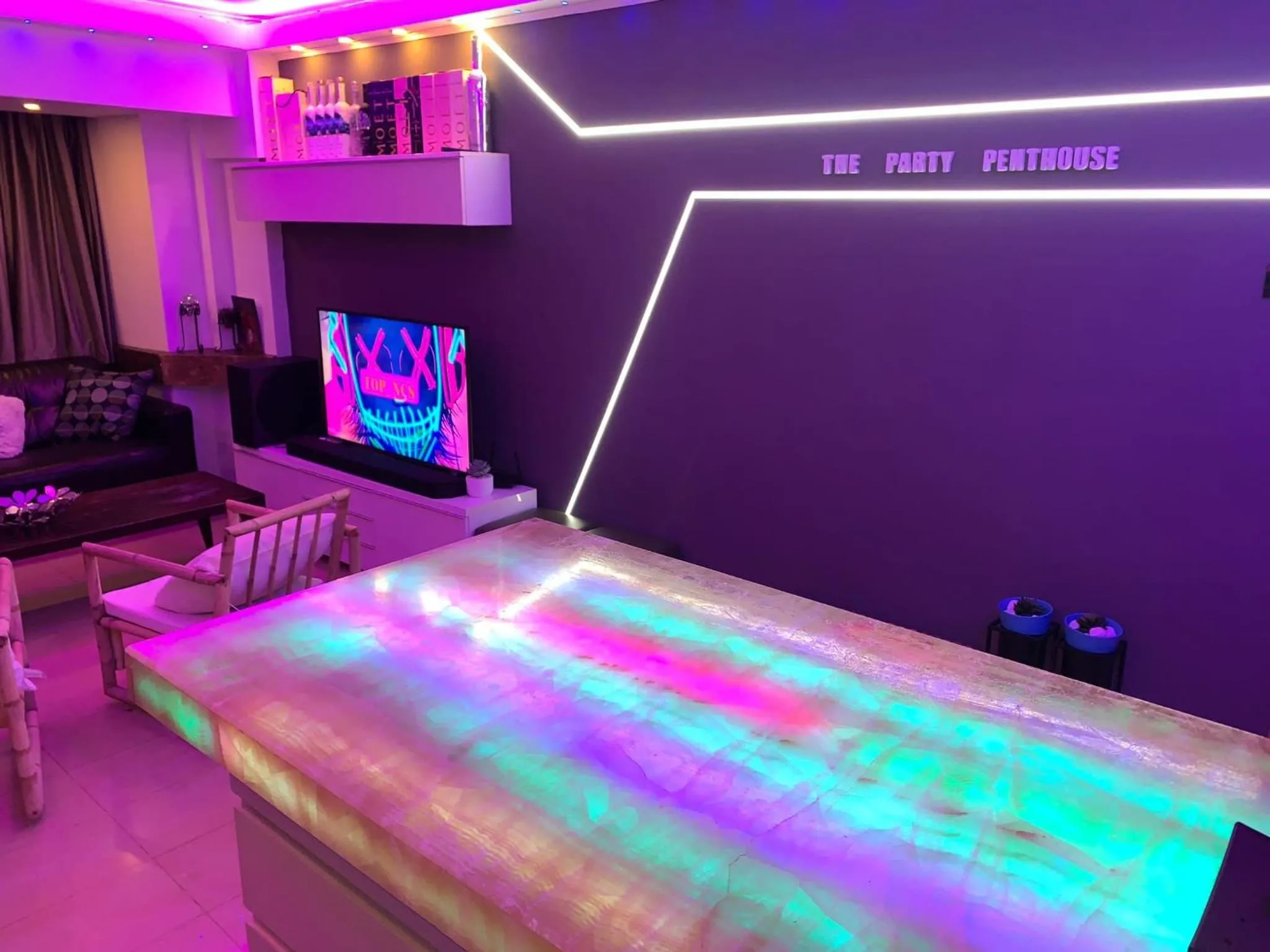 PENTHOUSE GROUP 4 Apartments
