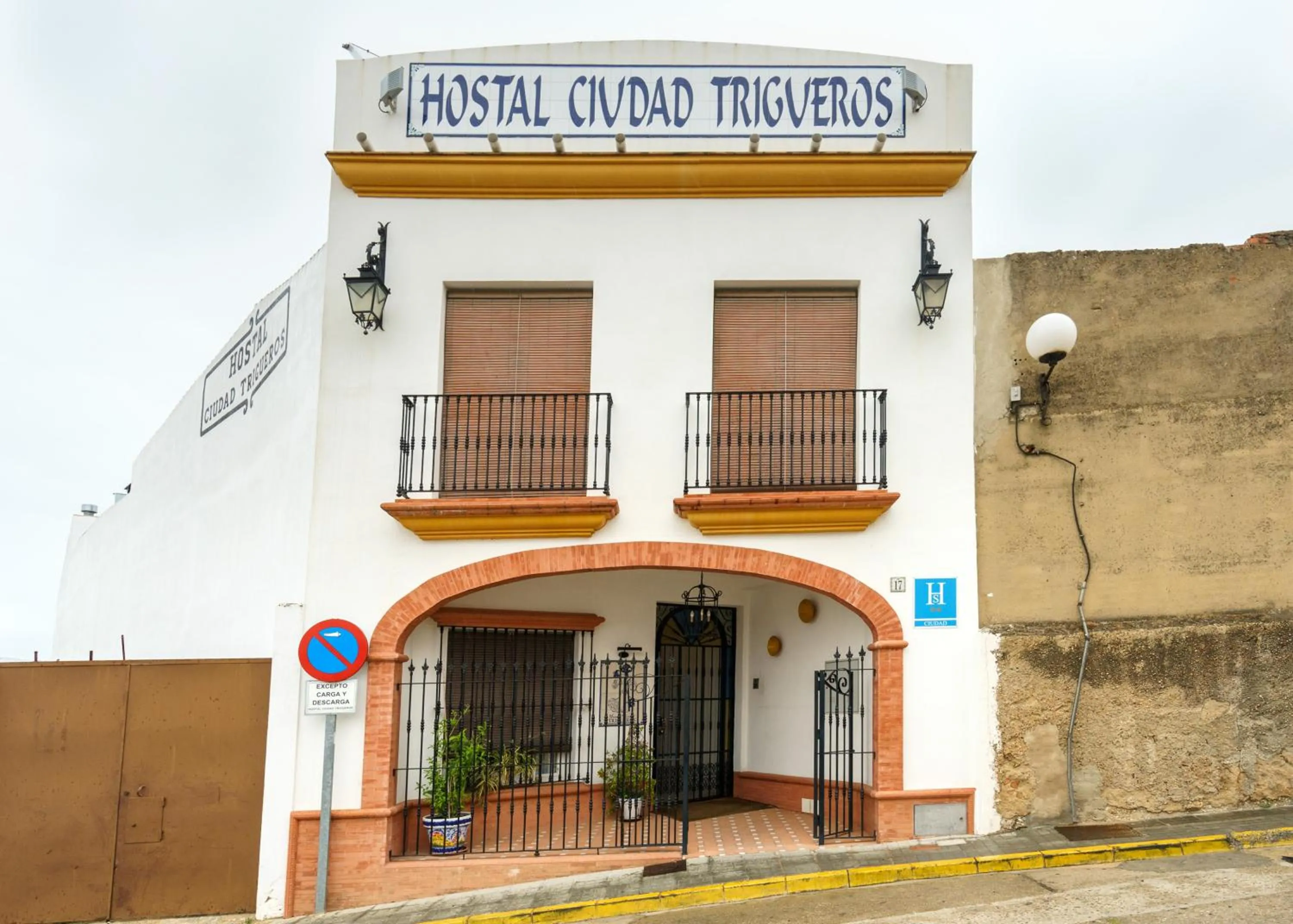 Facade/entrance in Hostal Ciudad Trigueros